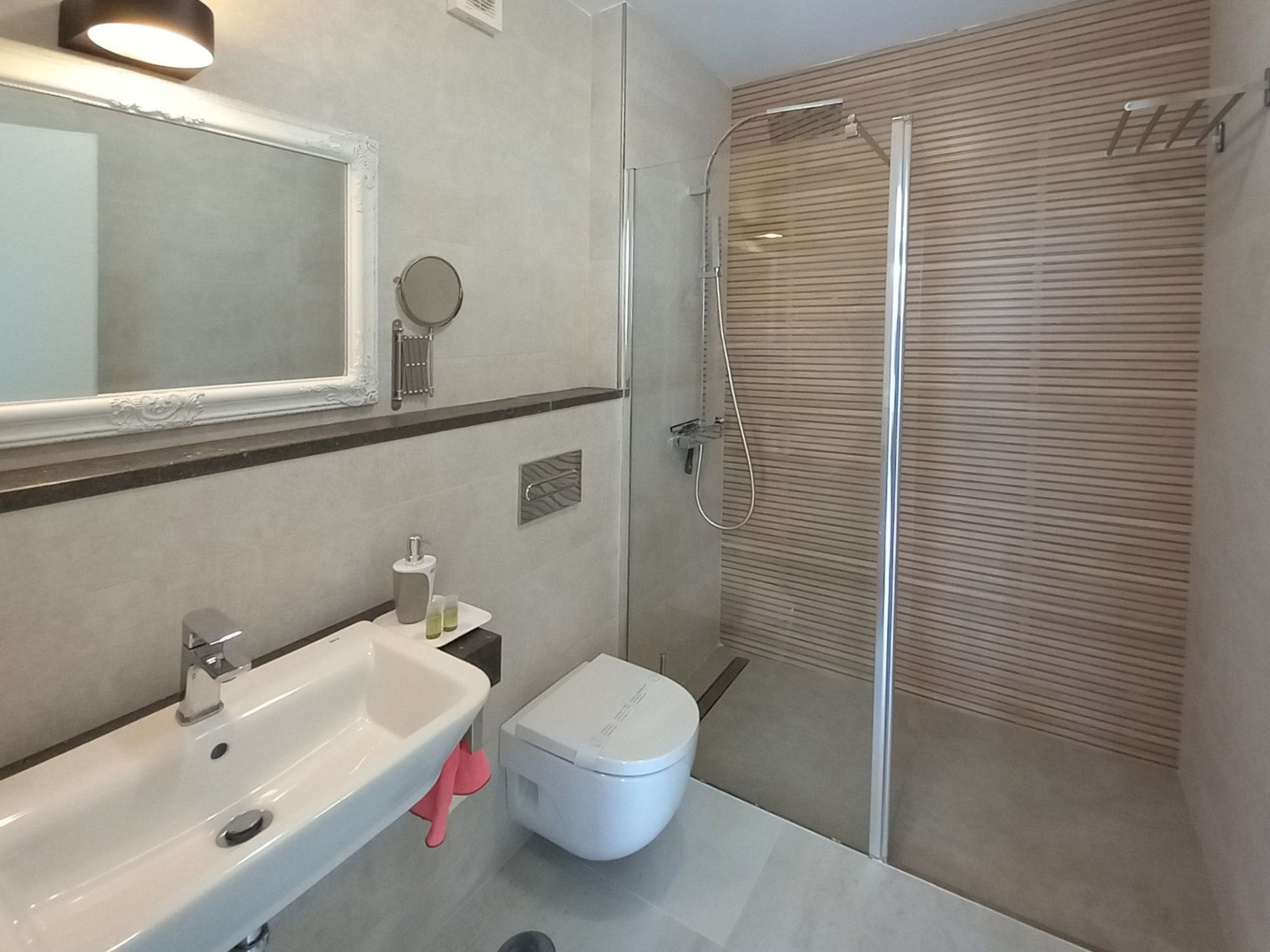 Geräumige Villa, beheizter Pool und atemberaubende Aussicht-Image-tags.info