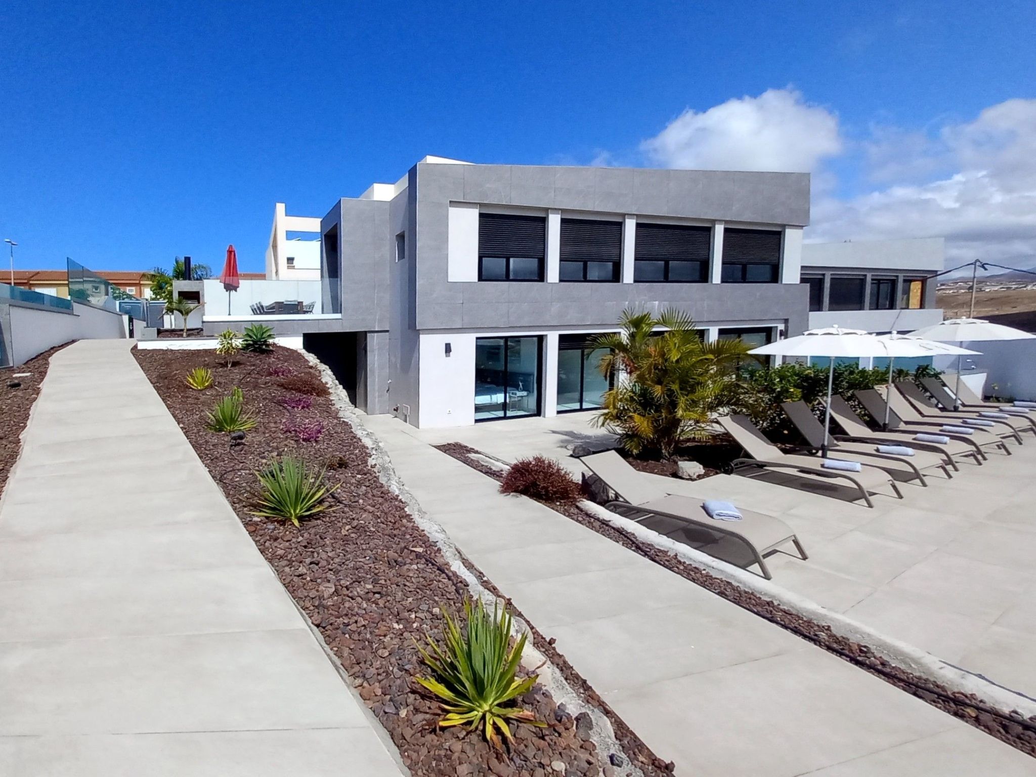 Geräumige Villa, beheizter Pool und atemberaubende Aussicht-Image-tags.info