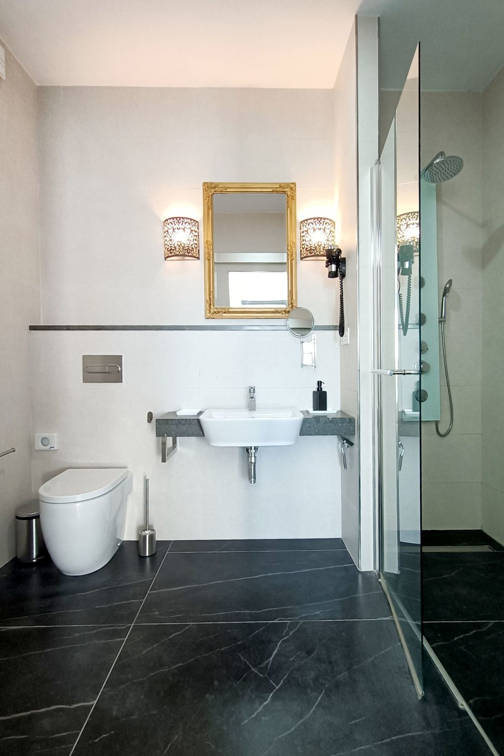 Atemberaubende Villa mit passender Aussicht-Image-tags.info