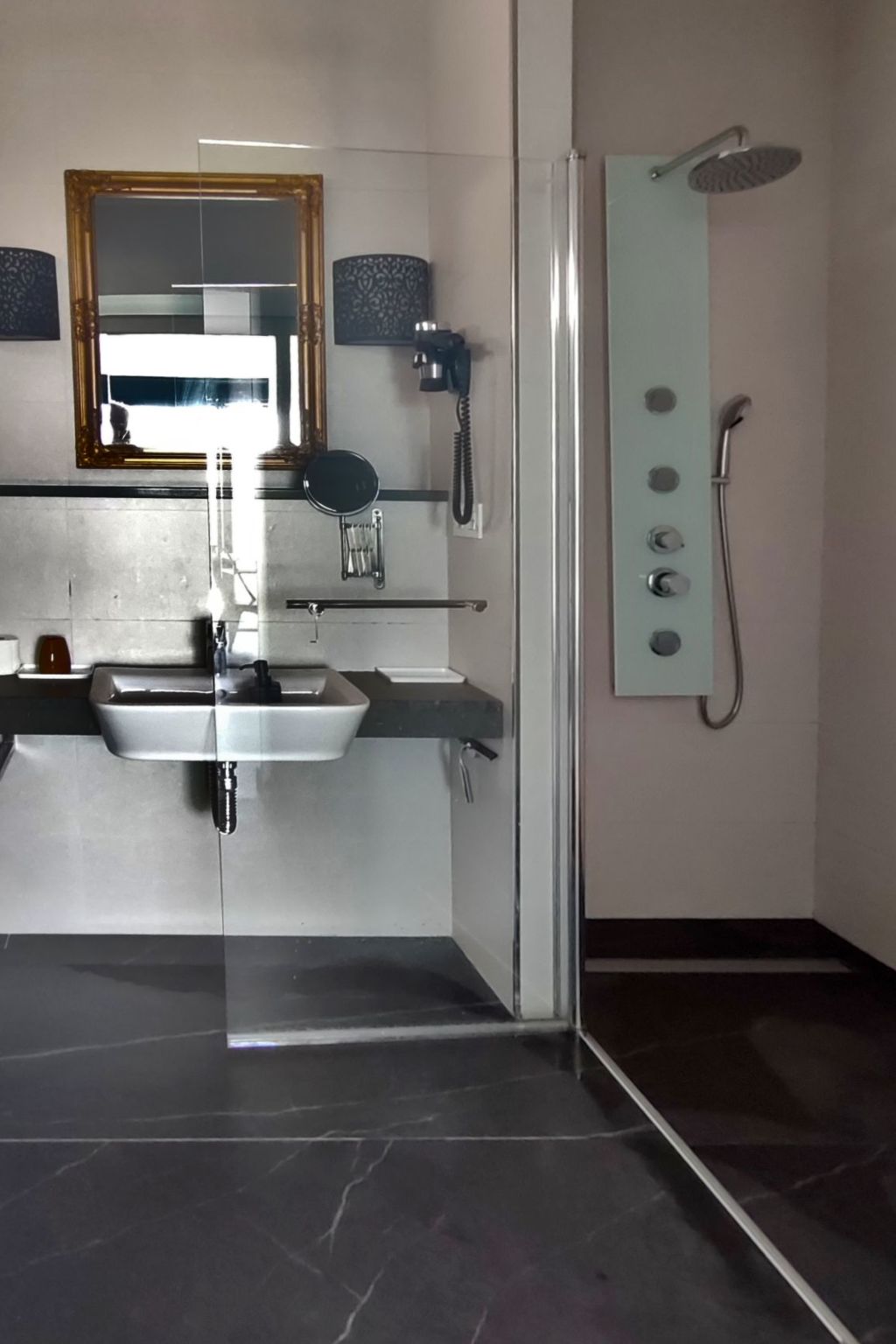 Atemberaubende Villa mit passender Aussicht-Image-tags.info