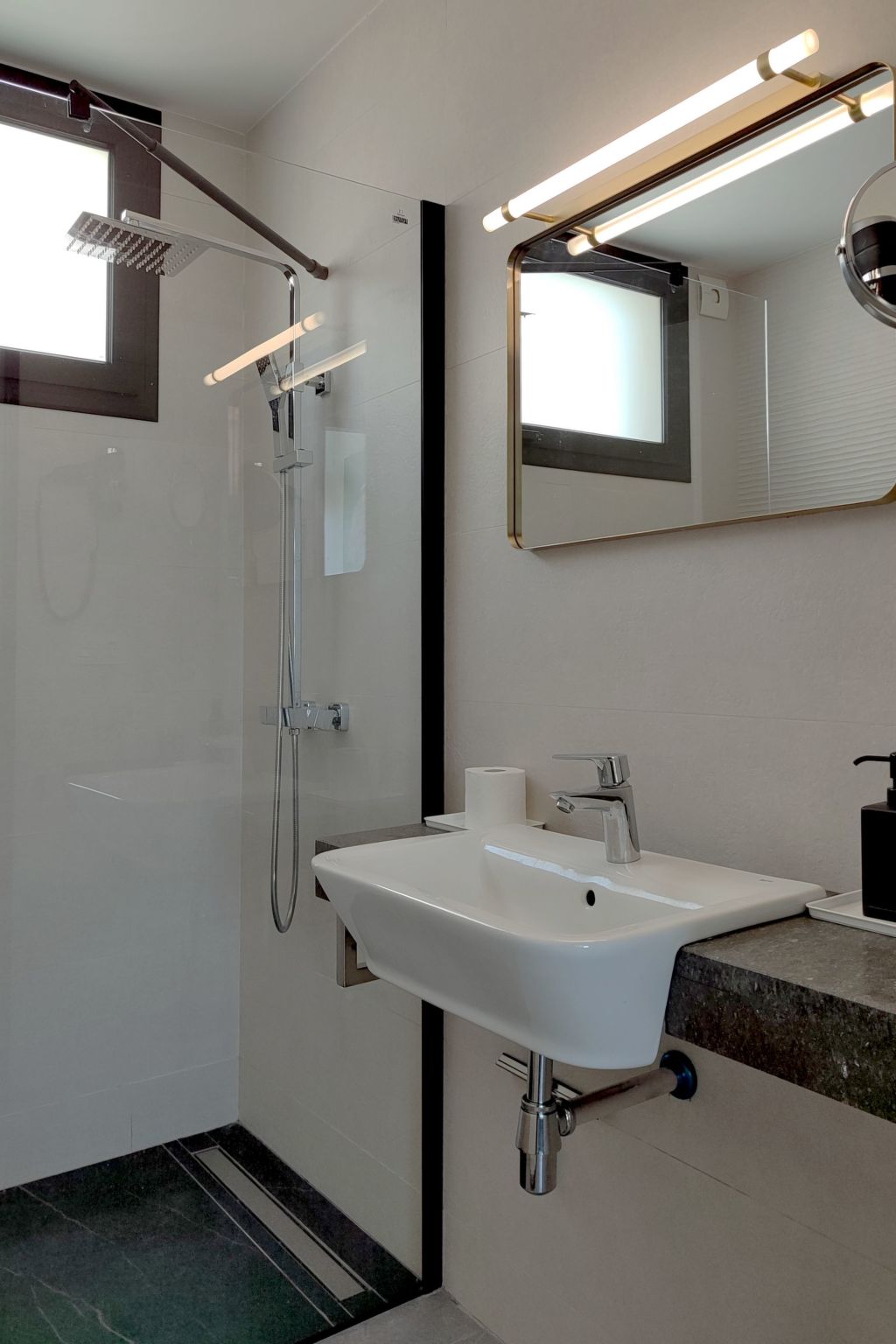 Atemberaubende Villa mit passender Aussicht-Image-tags.info