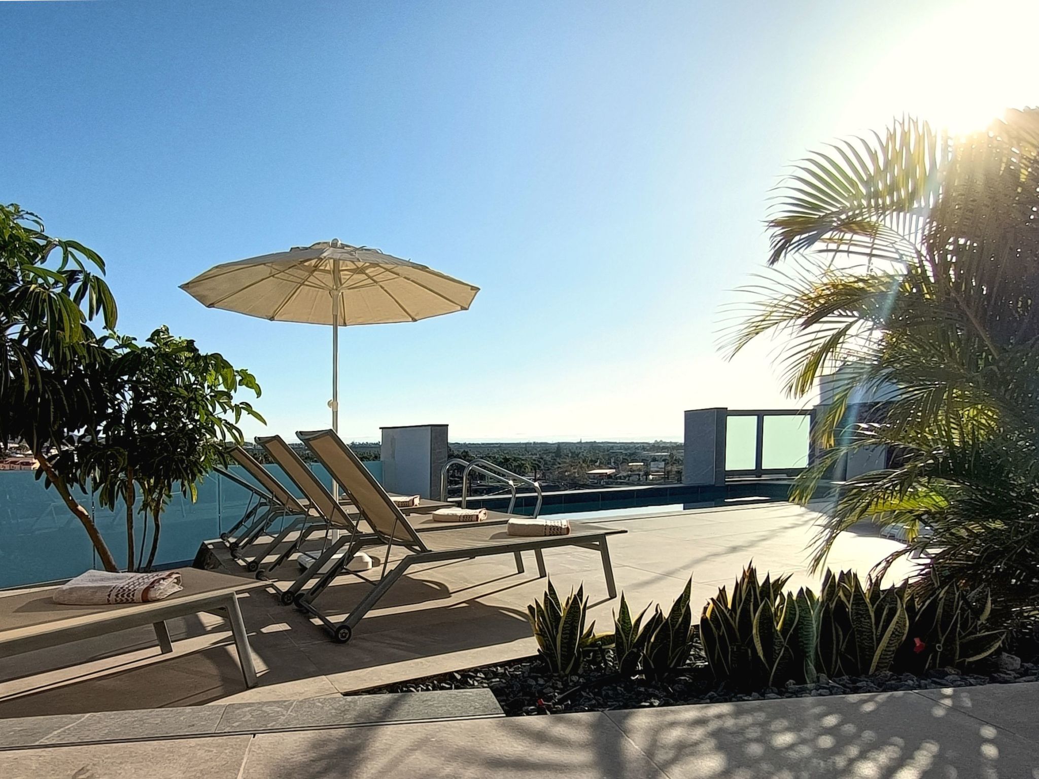 Atemberaubende Villa mit passender Aussicht-Image-tags.info