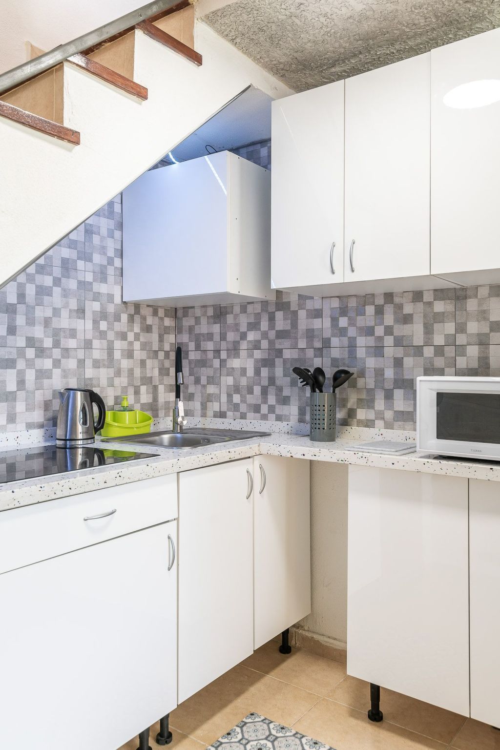 Photo of mit eigenem Garten und Terrasse