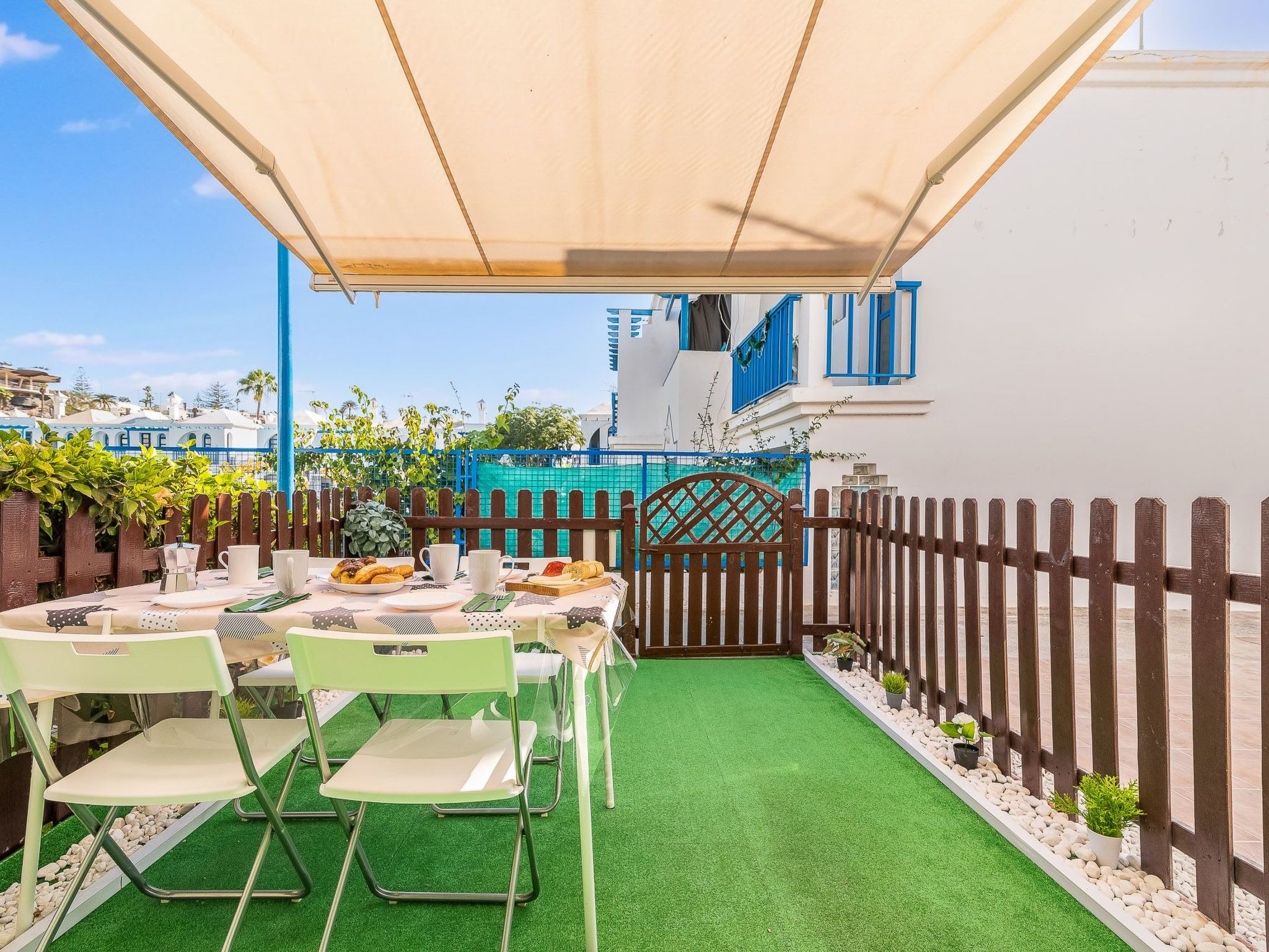 Photo of mit eigenem Garten und Terrasse