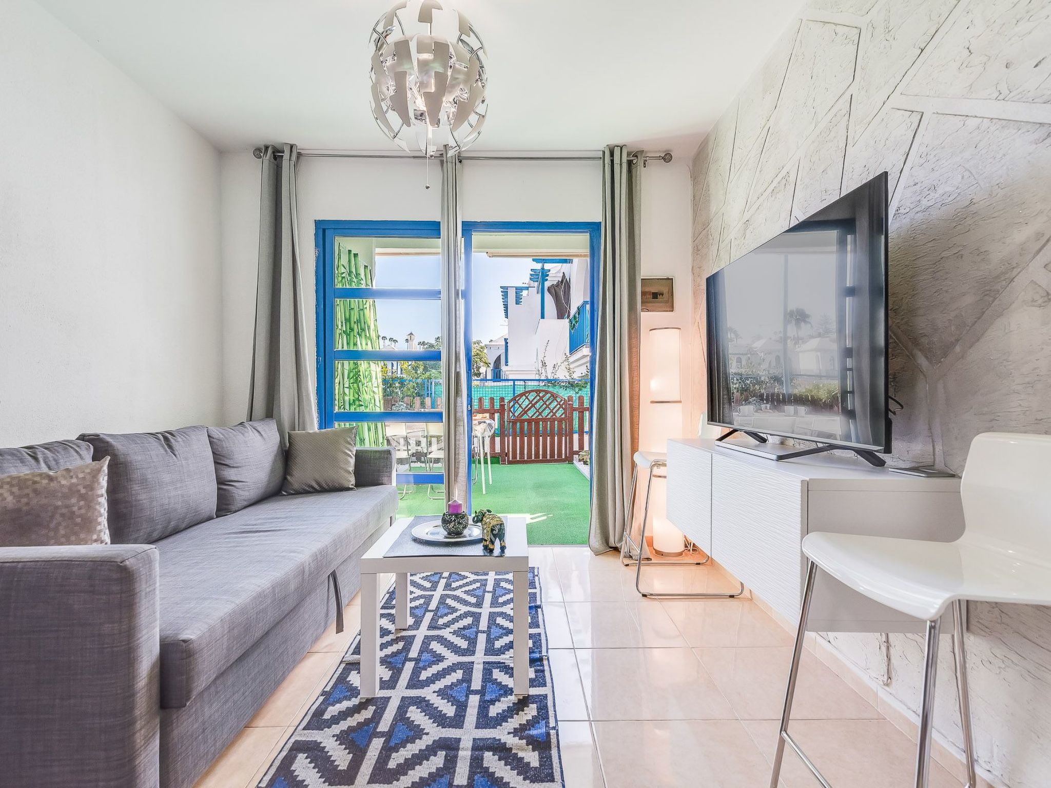 Photo of mit eigenem Garten und Terrasse