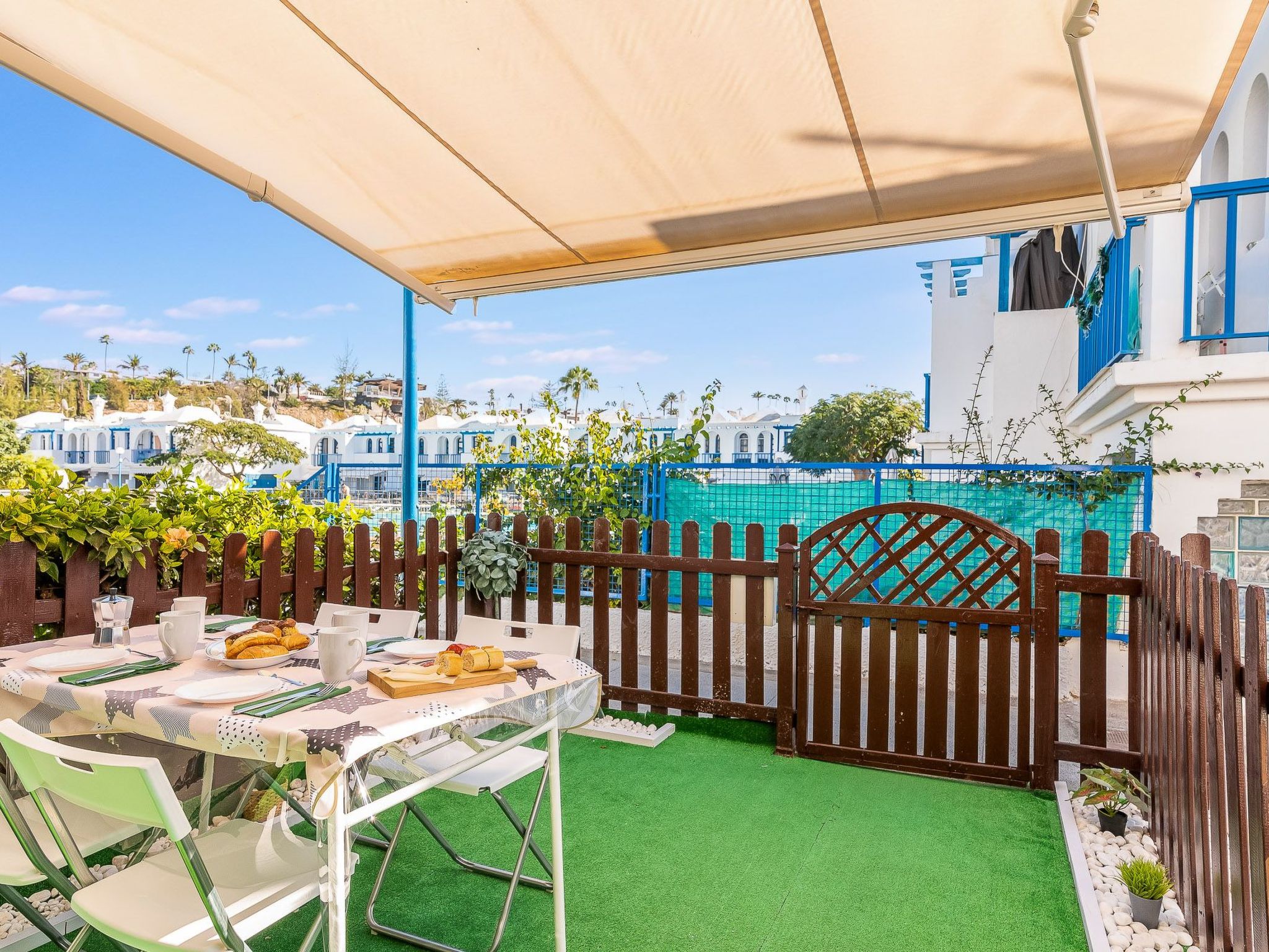 Photo of mit eigenem Garten und Terrasse