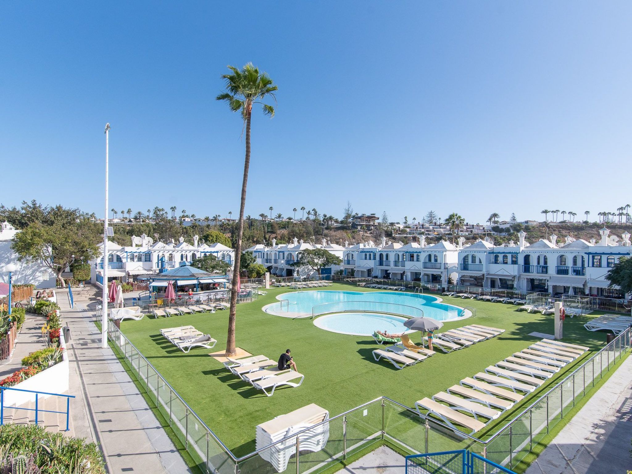 Photo of mit eigenem Garten und Terrasse