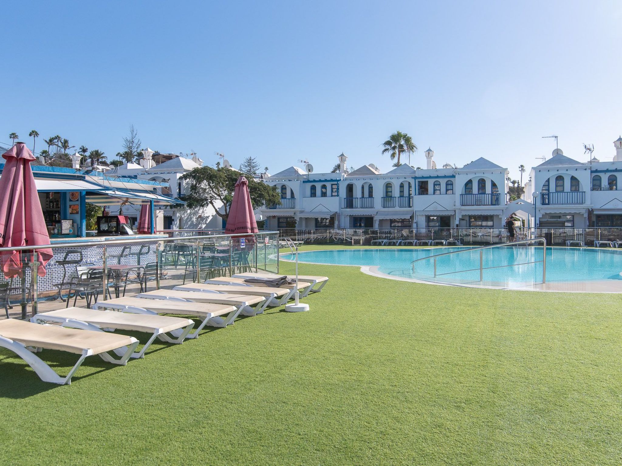 Photo of mit eigenem Garten und Terrasse