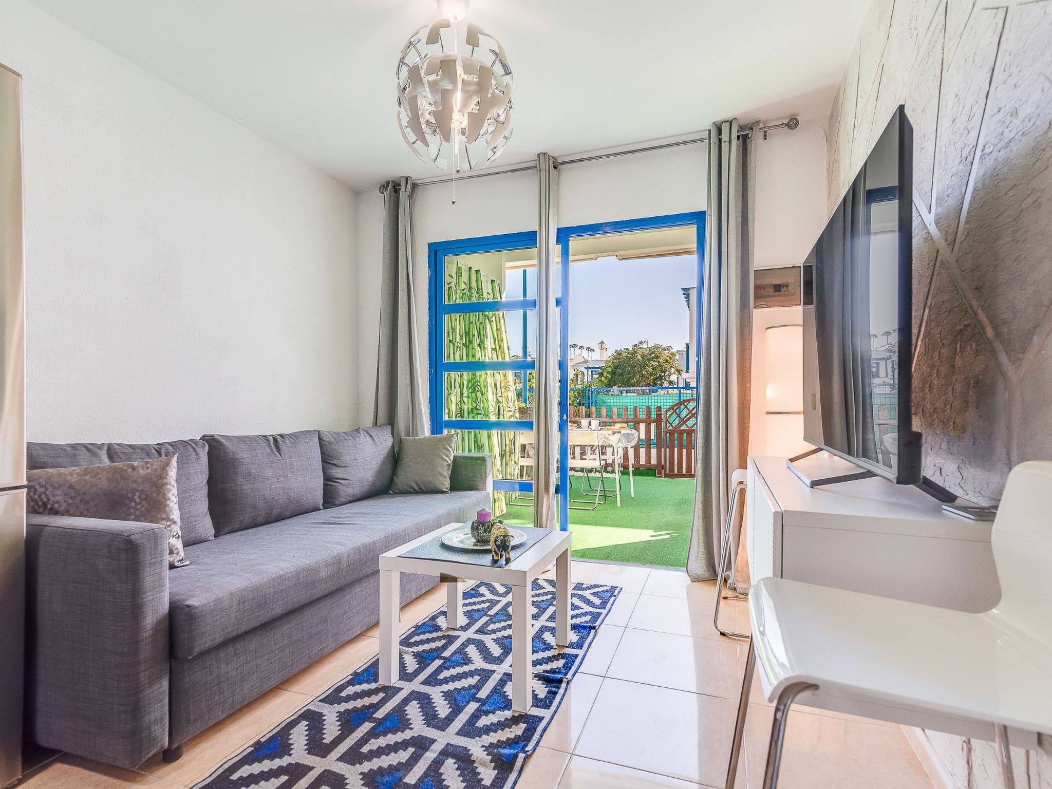 Photo of mit eigenem Garten und Terrasse