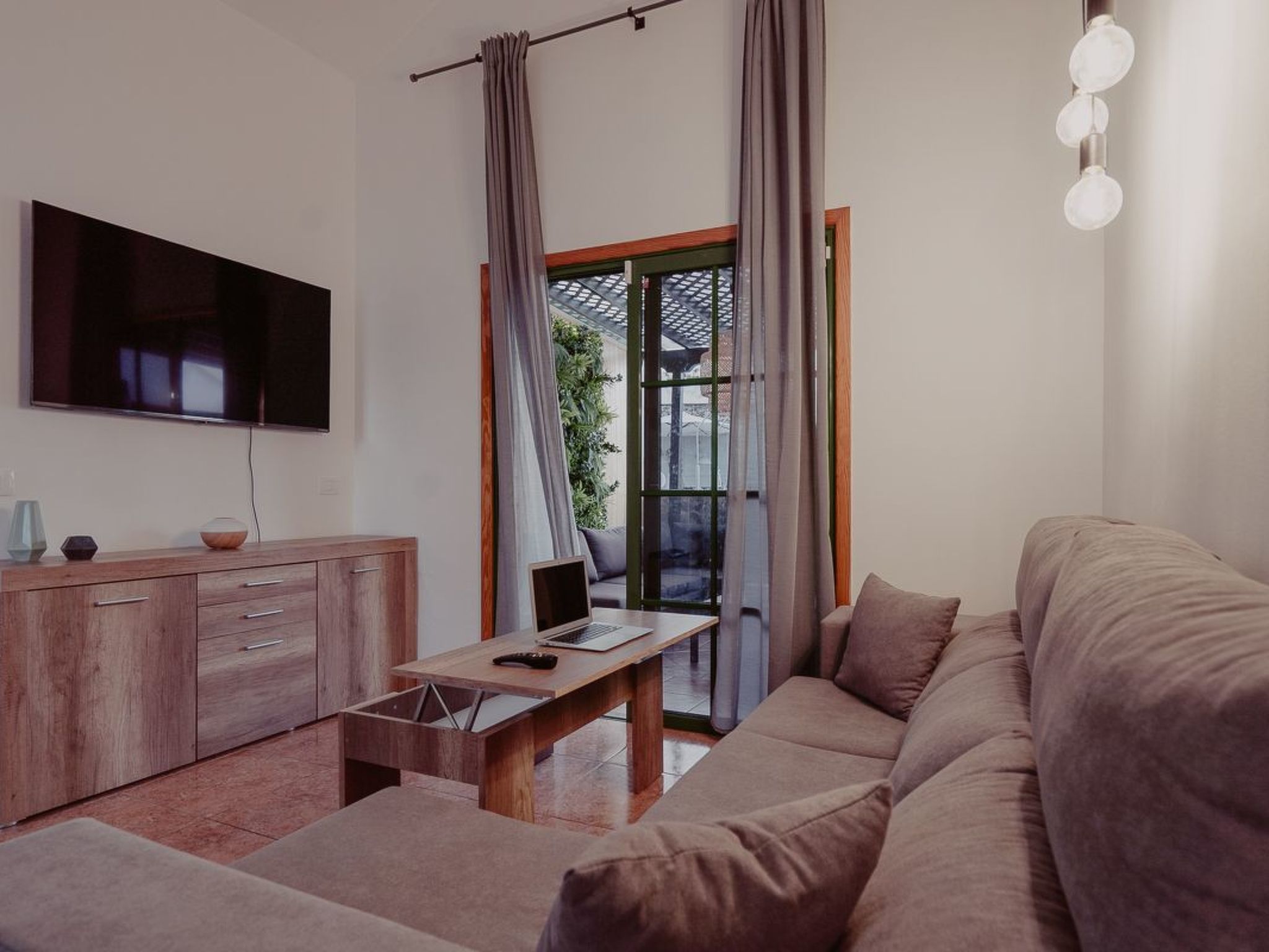 Ferienbungalow mit Grill, Garten und Terrasse-Inside