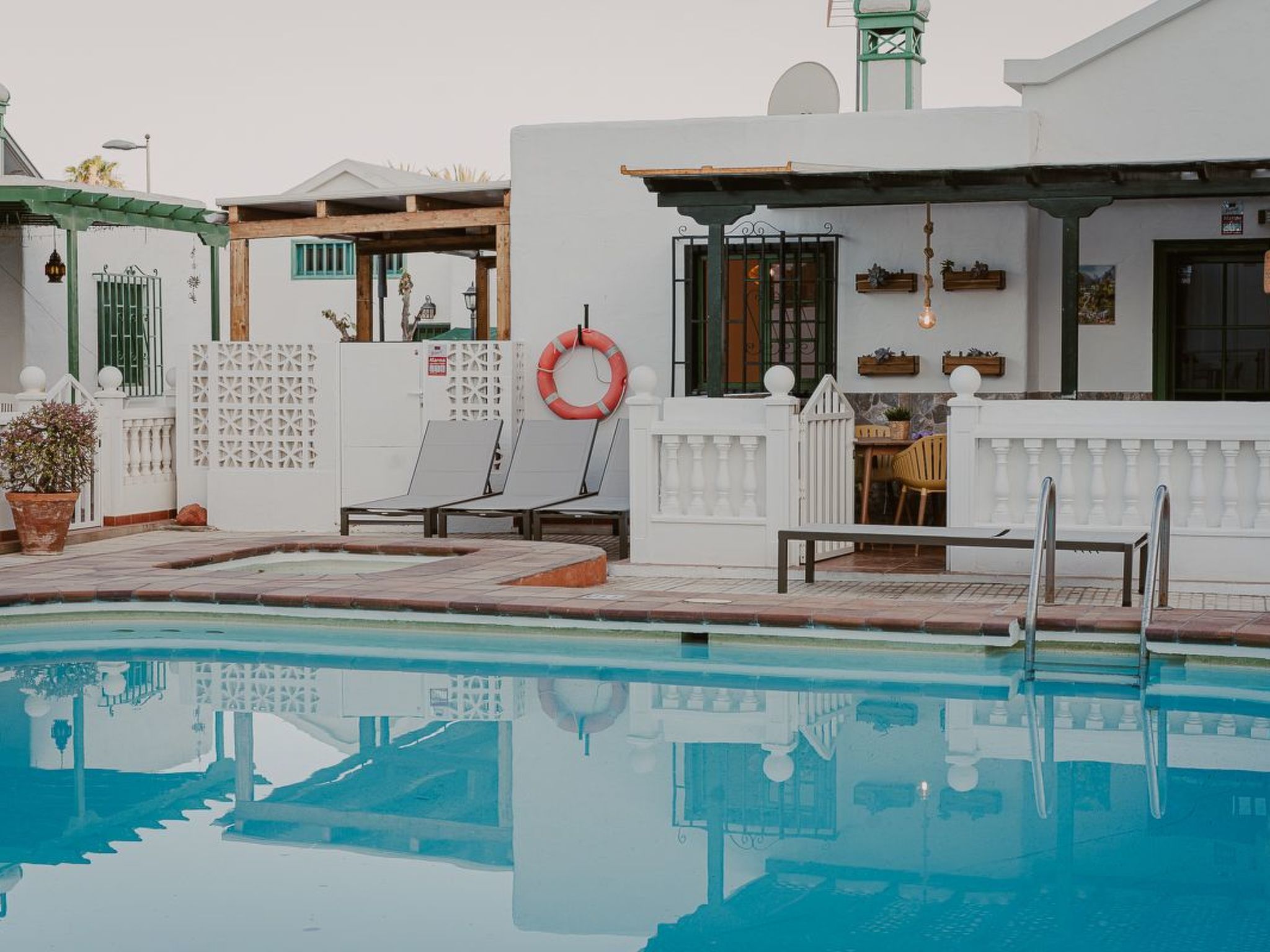 Ferienbungalow mit Grill, Garten und Terrasse-Inside