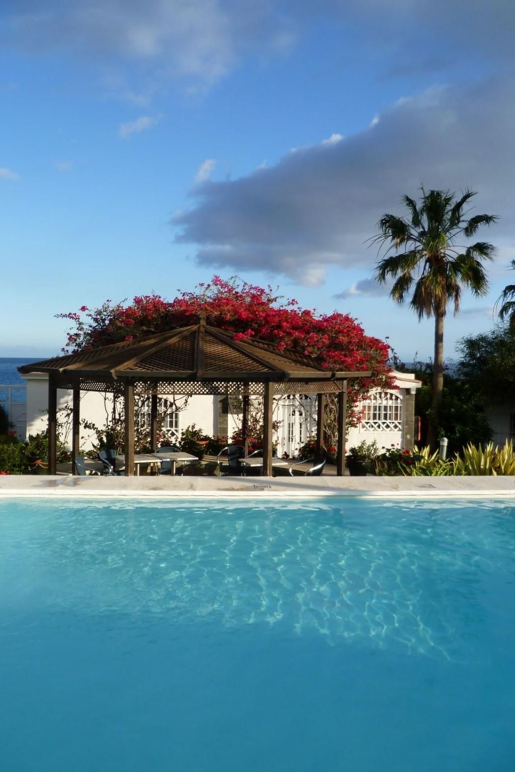 Bungalow auf einem Felsen direkt am Meer-Binnen