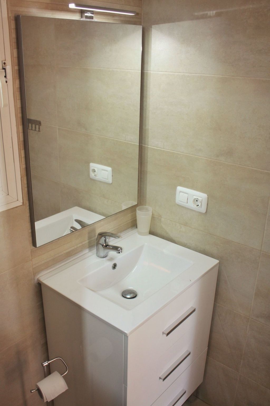 Bungalow auf einem Felsen direkt am Meer-Binnen