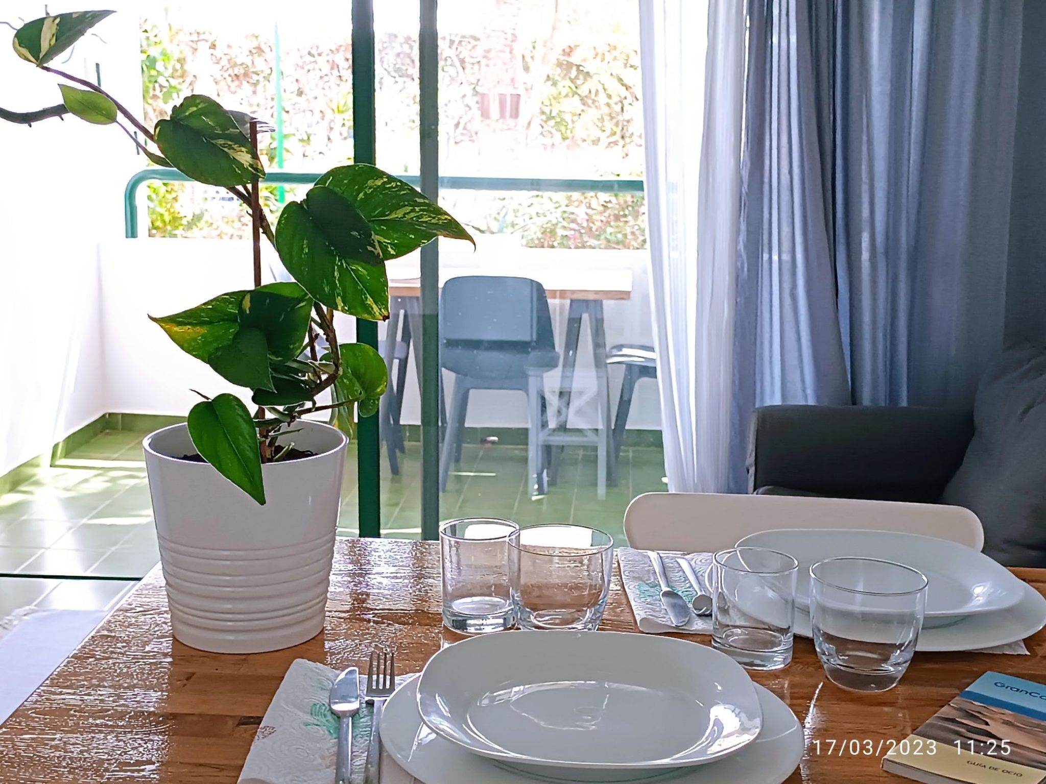 "Surycan 133" mit Terrasse-Drinnen