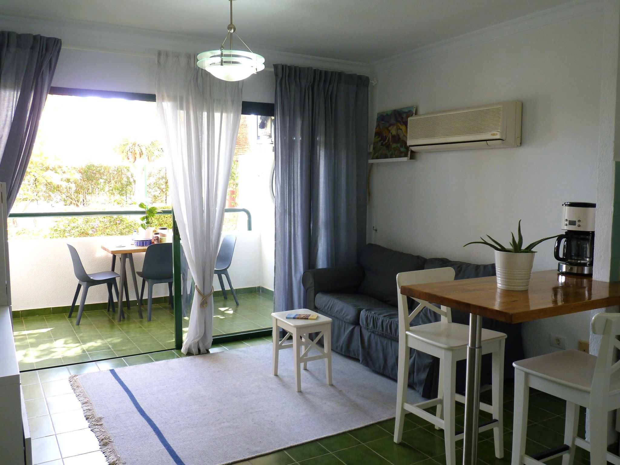 "Surycan 133" mit Terrasse-Drinnen