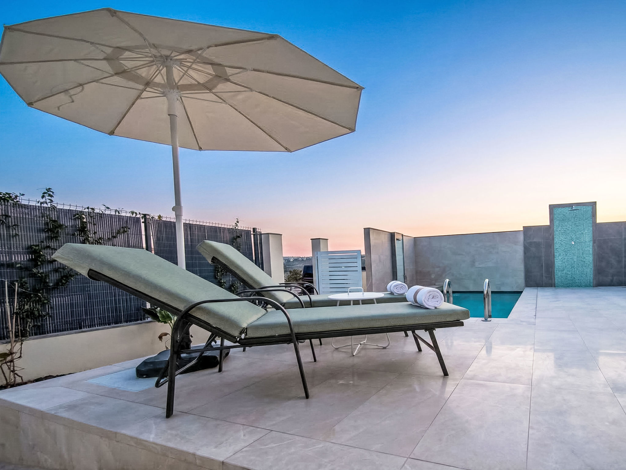 Luxuriöse Villa mit privatem Pool und Bergblick