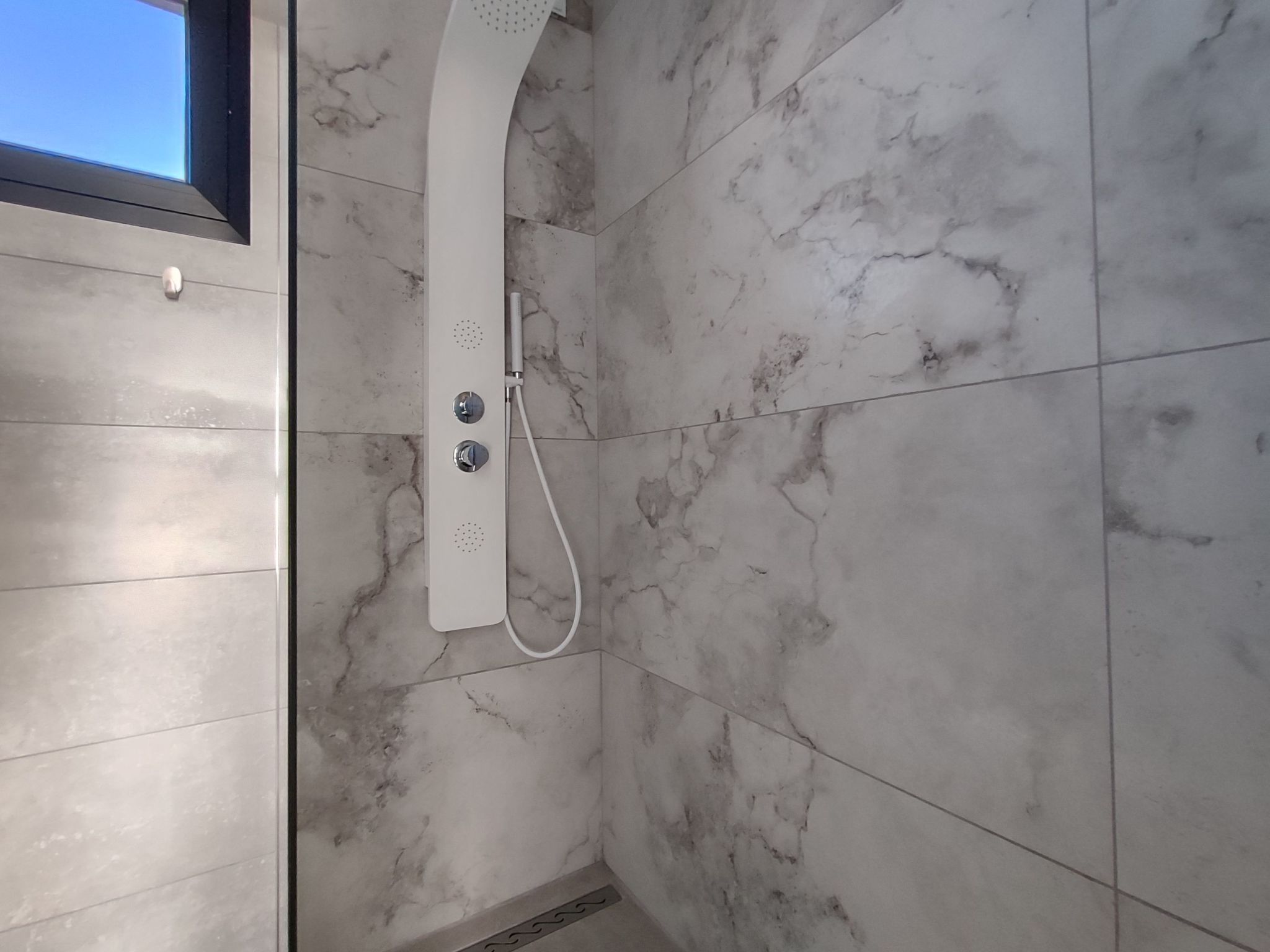 Luxuriöse Villa mit privatem Pool und Bergblick-Image-tags.info