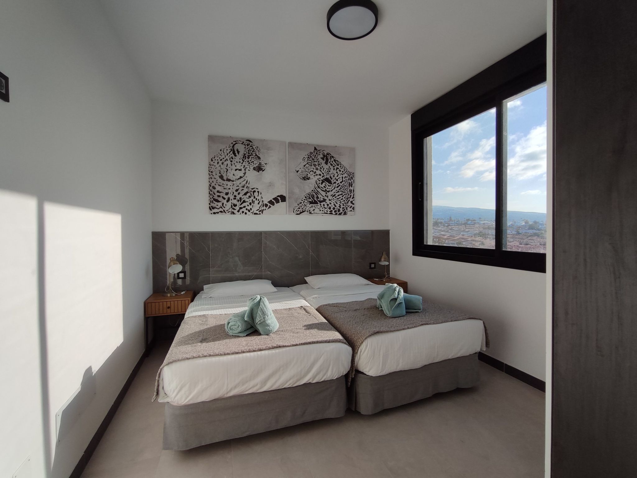 Luxuriöse Villa mit privatem Pool und Bergblick-Image-tags.info