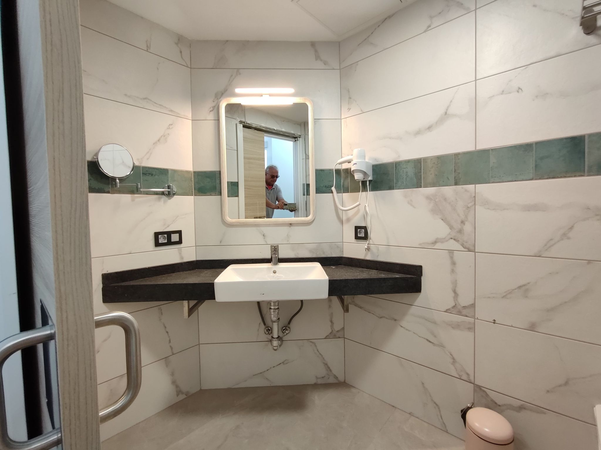 Luxuriöse Villa mit privatem Pool und Bergblick-Image-tags.info