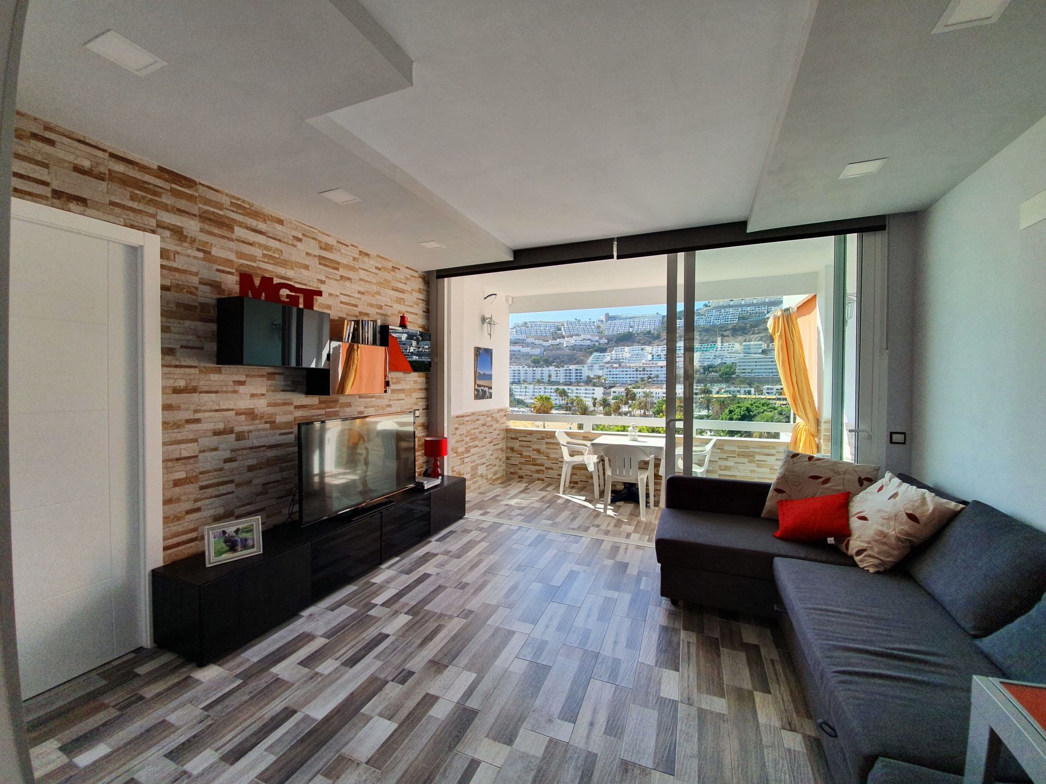 Schöne und romantische Aussichten bei Tag und Nacht