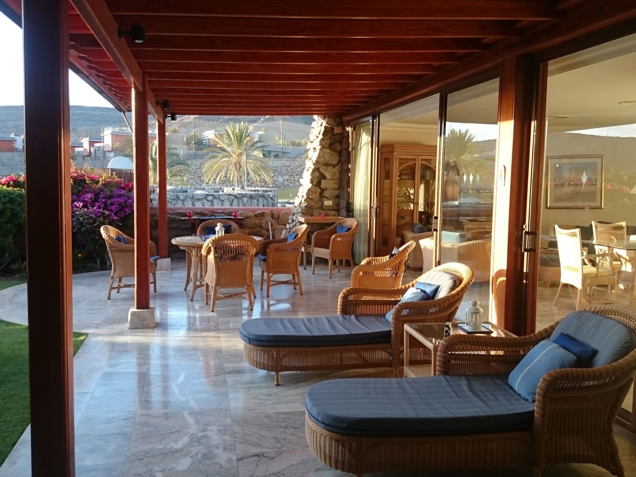 Villa mit Garten, Pool , Grill und Terrasse-Binnen