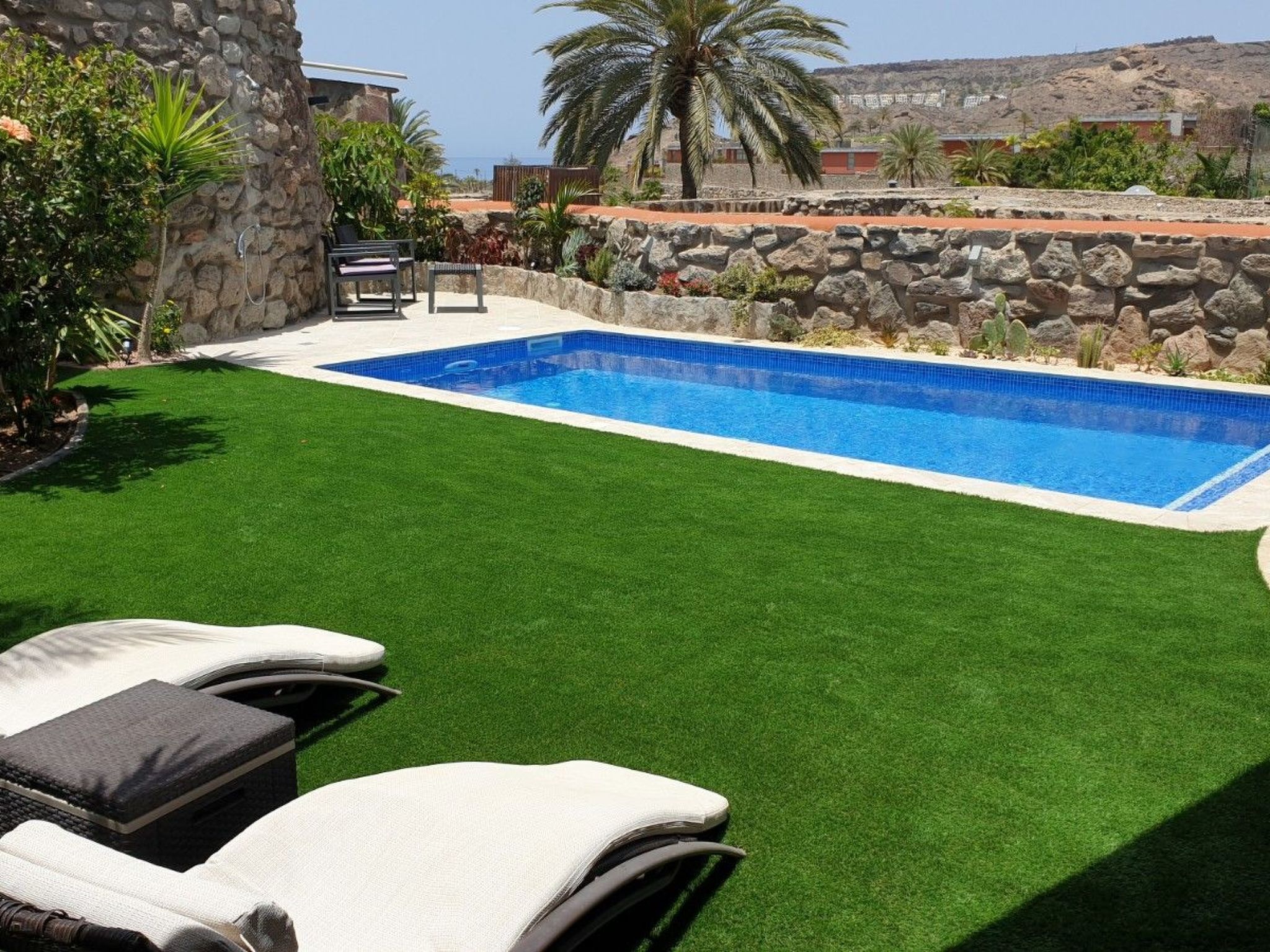 Villa mit Garten, Pool , Grill und Terrasse-Binnen