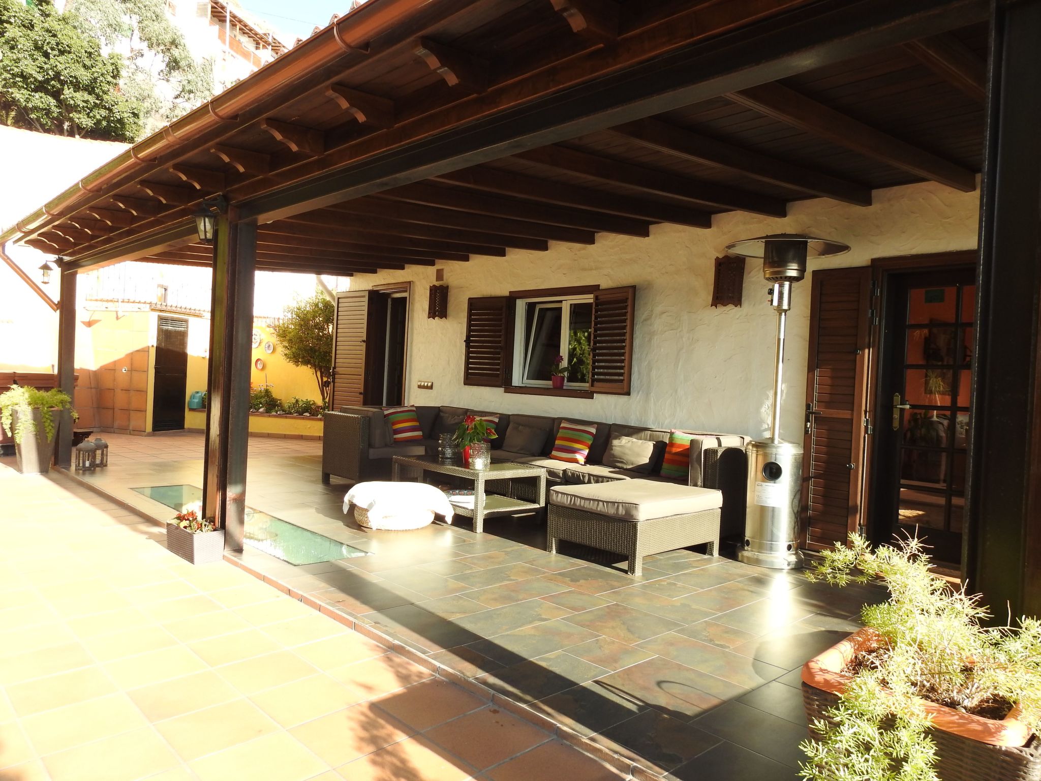 Haus mit Jacuzzi, Blick auf Berge, Meer und Entspannung-Binnen