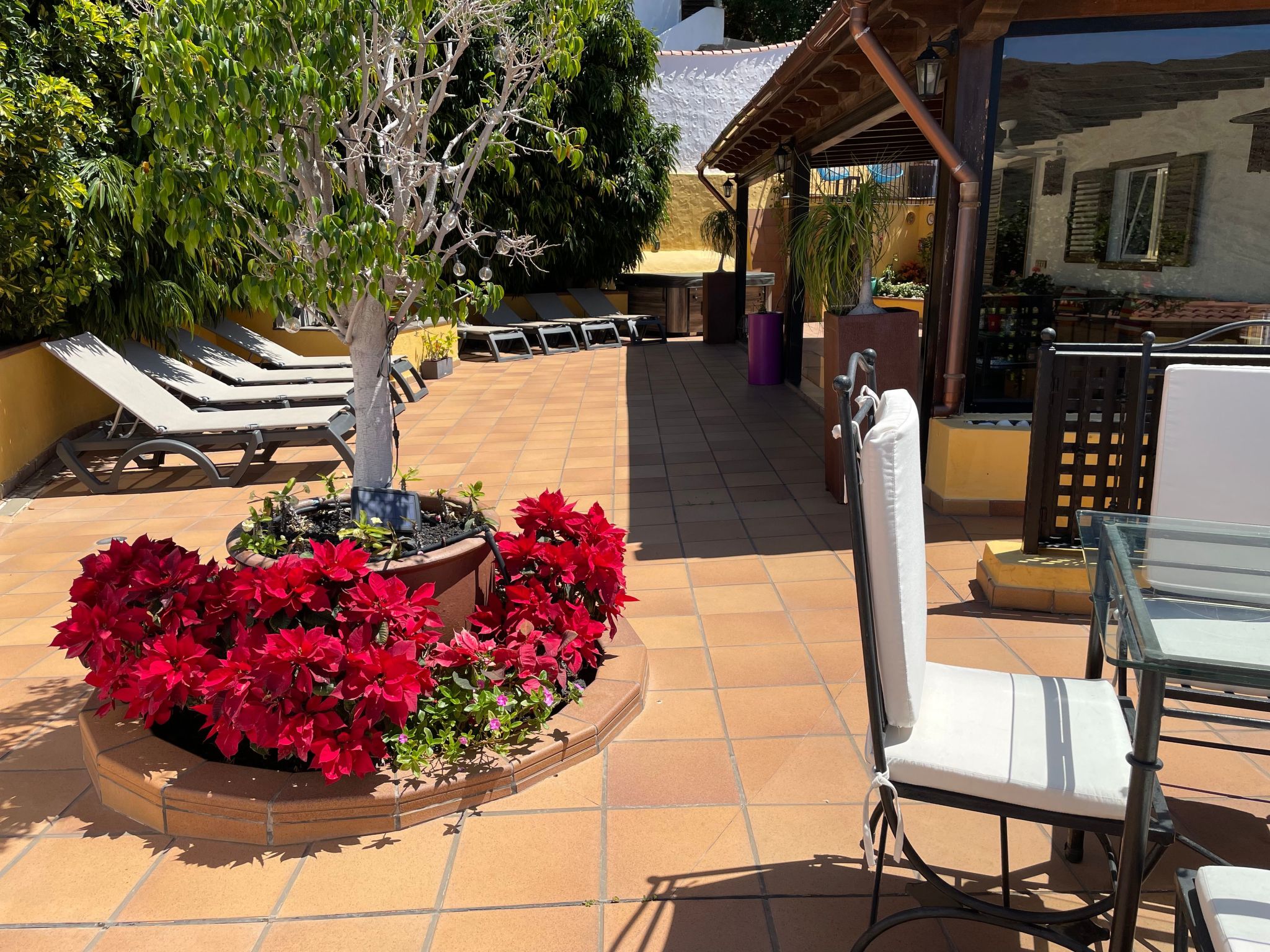 Haus mit Jacuzzi, Blick auf Berge, Meer und Entspannung-Binnen