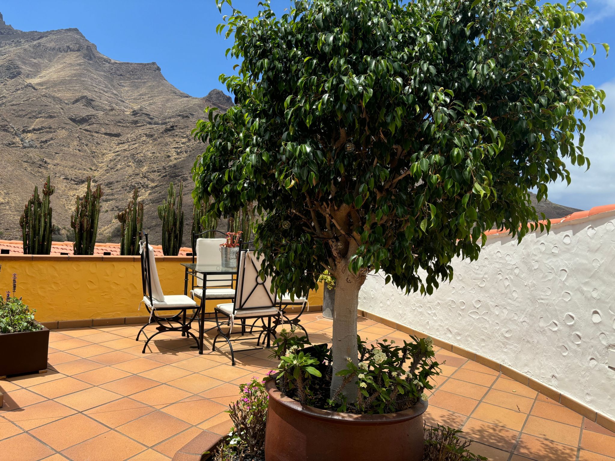 Haus mit Jacuzzi, Blick auf Berge, Meer und Entspannung-Binnen
