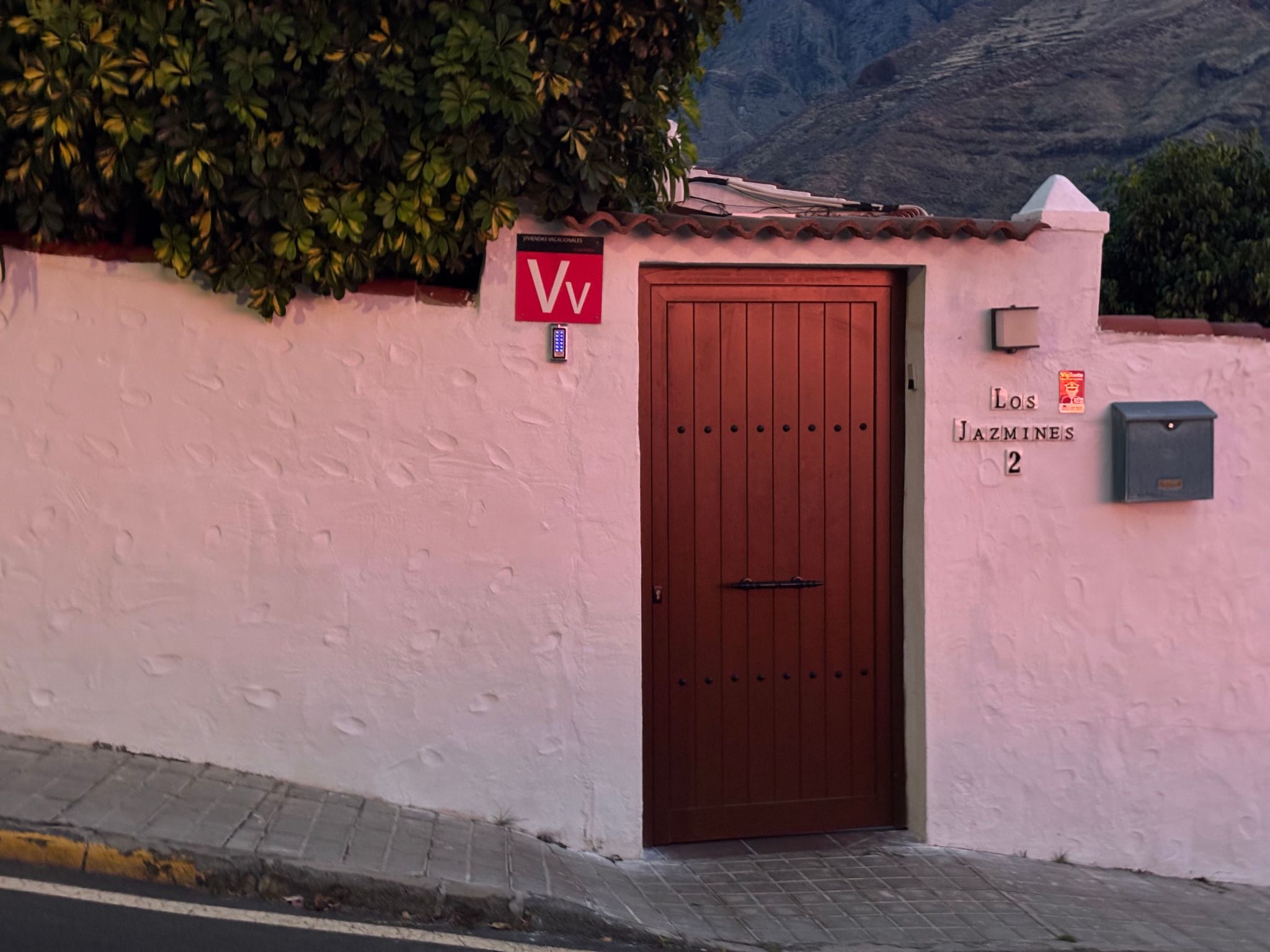 Haus mit Jacuzzi, Blick auf Berge, Meer und Entspannung-Binnen