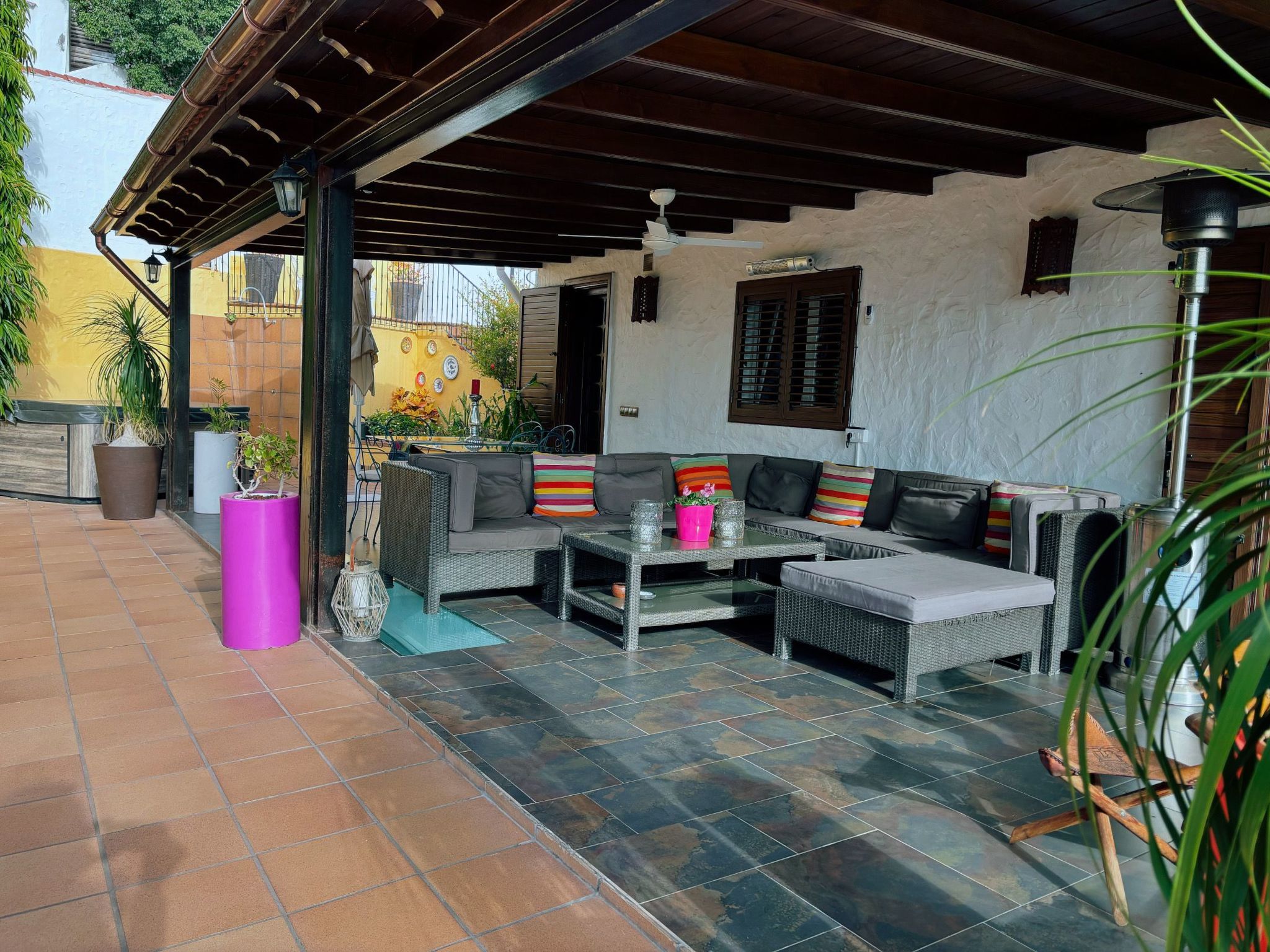 Haus mit Jacuzzi, Blick auf Berge, Meer und Entspannung-Binnen