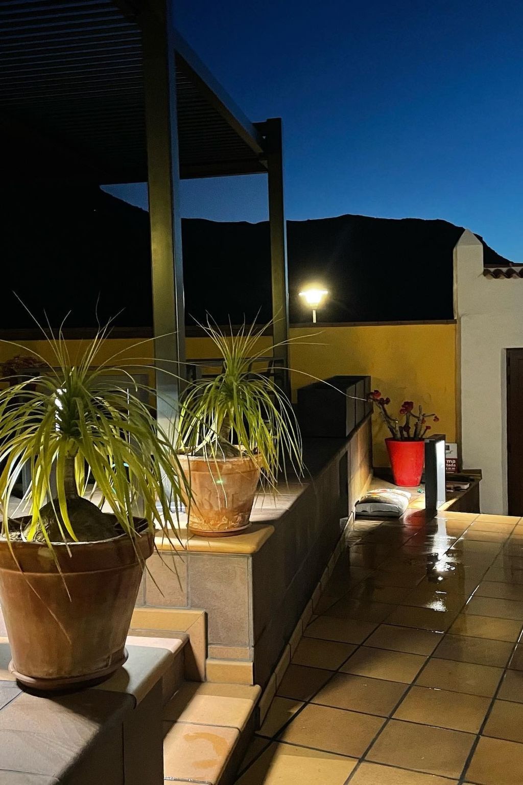 Haus mit beheiztem Schwimmbad, Berg- und Meerblick-Binnen