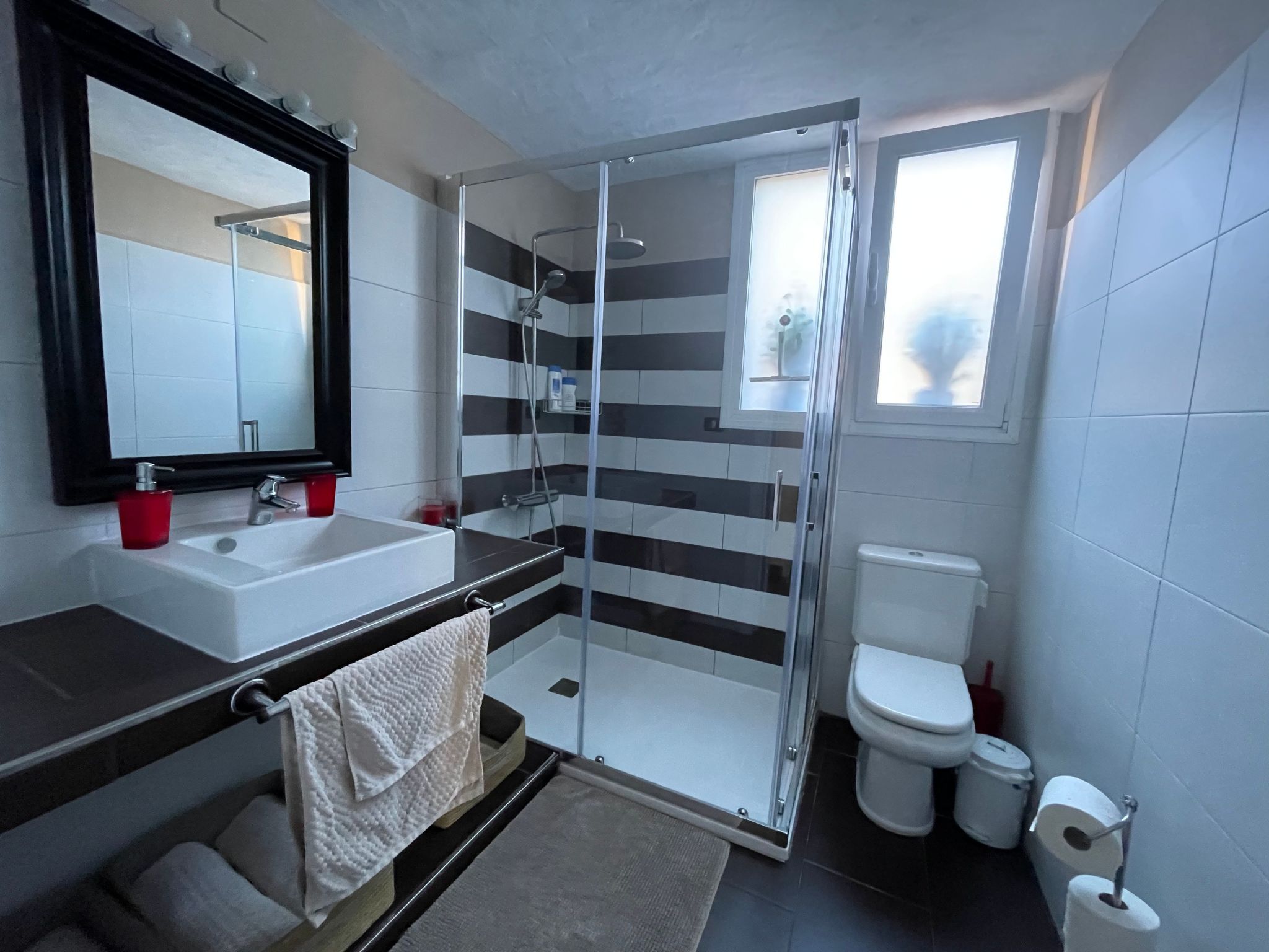 Haus mit beheiztem Schwimmbad, Berg- und Meerblick-Binnen