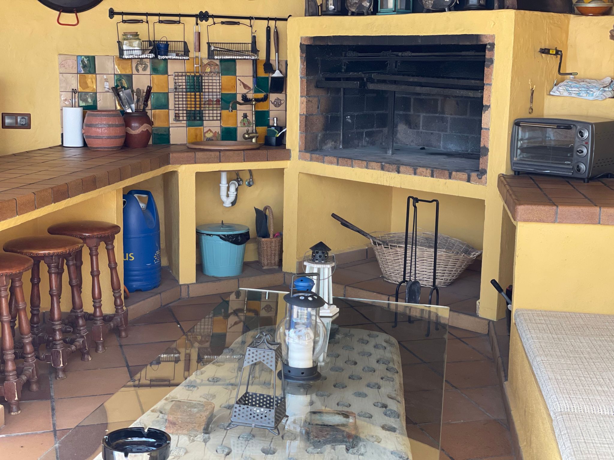 Haus mit beheiztem Schwimmbad, Berg- und Meerblick-Binnen