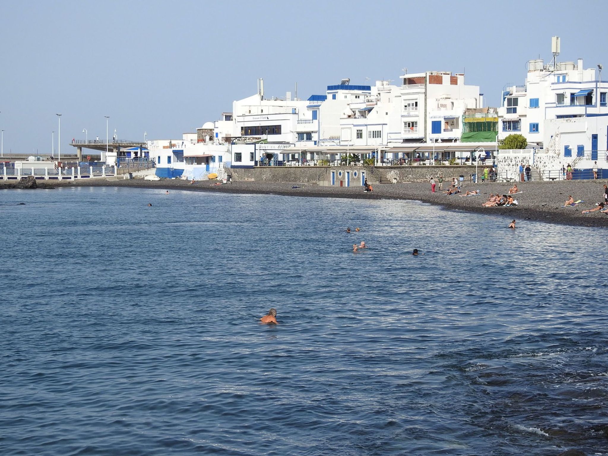 Haus mit beheiztem Schwimmbad, Berg- und Meerblick-Binnen