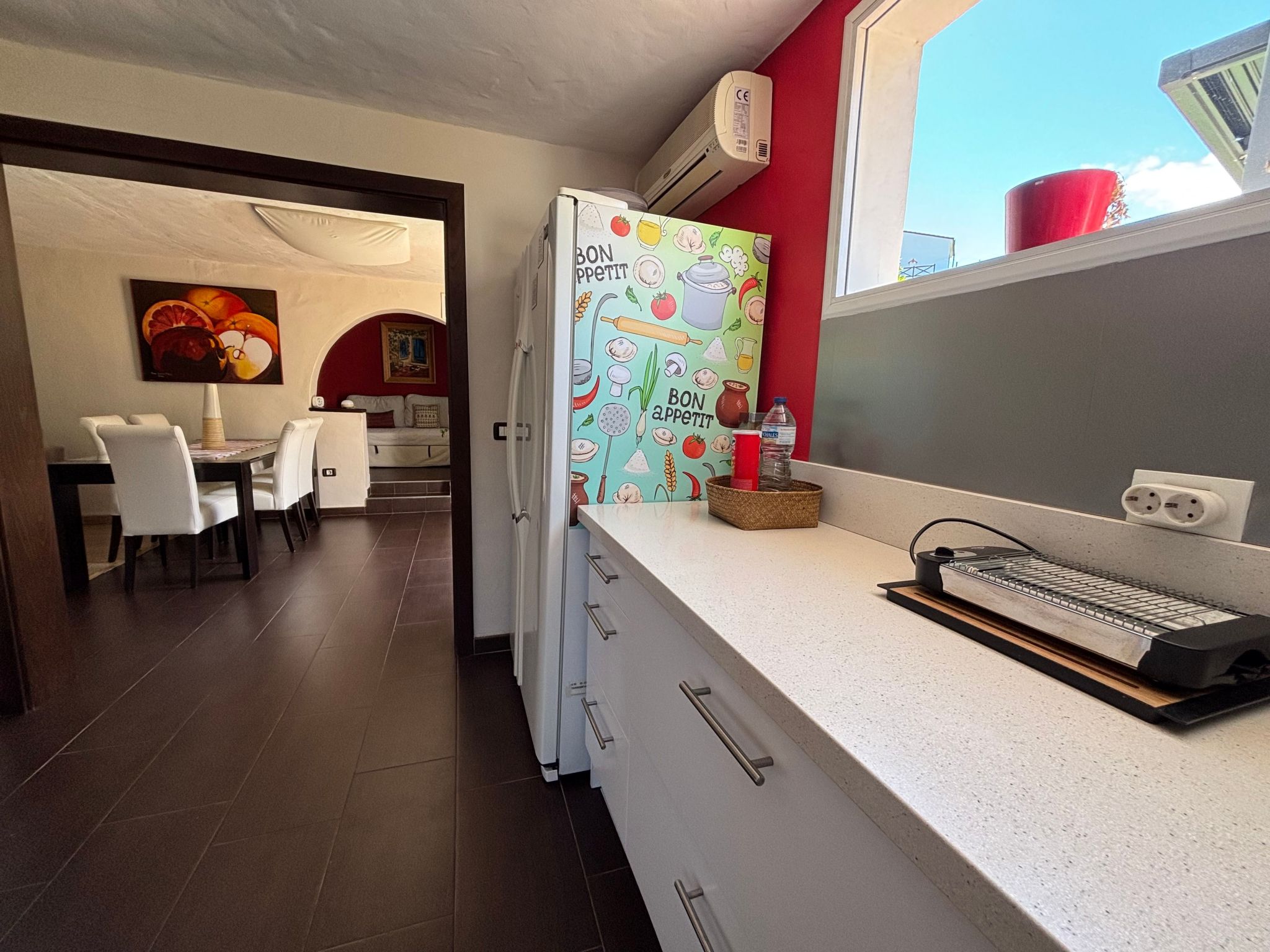 Haus mit beheiztem Schwimmbad, Berg- und Meerblick-Binnen