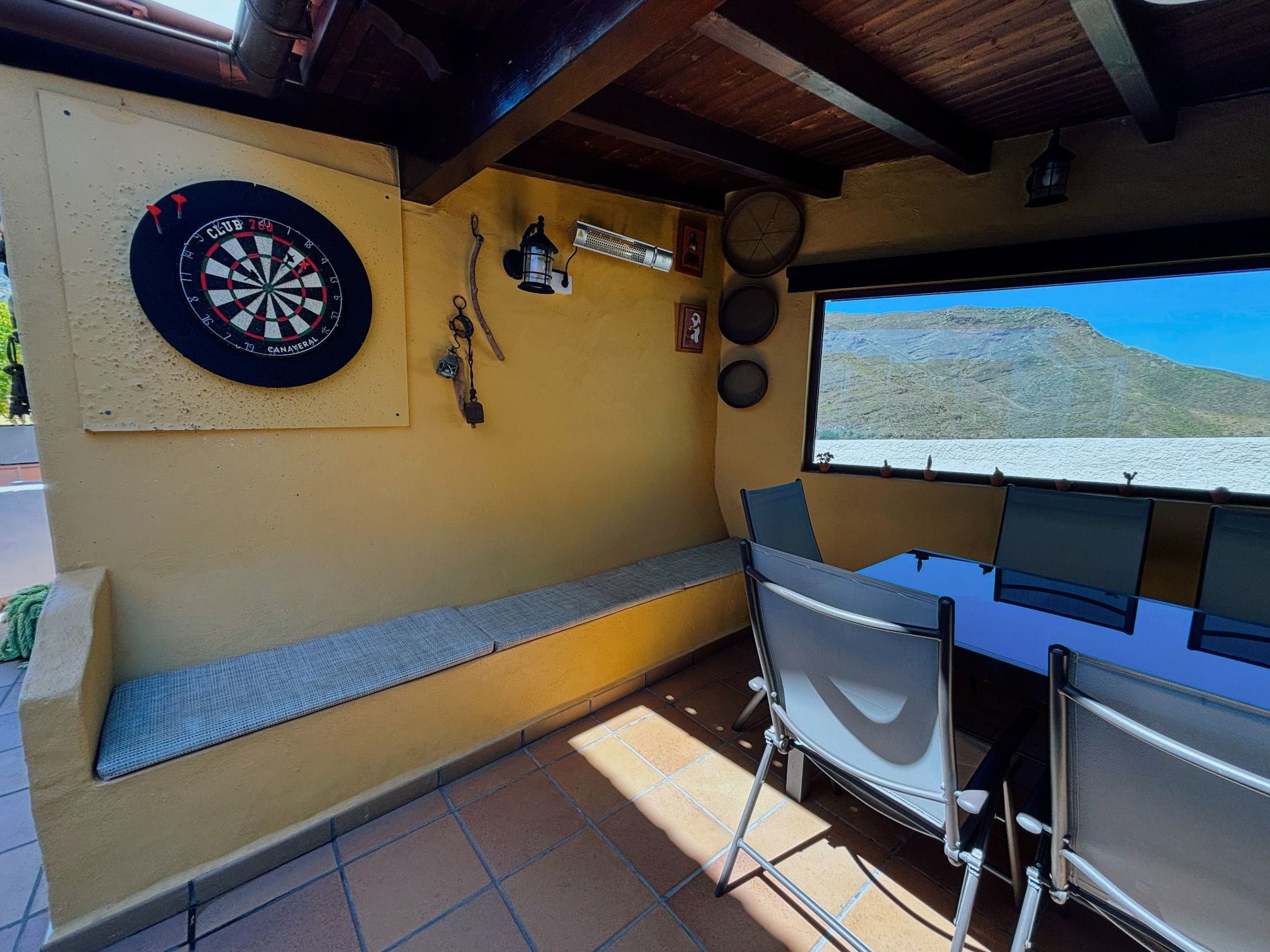 Haus mit beheiztem Schwimmbad, Berg- und Meerblick-Binnen