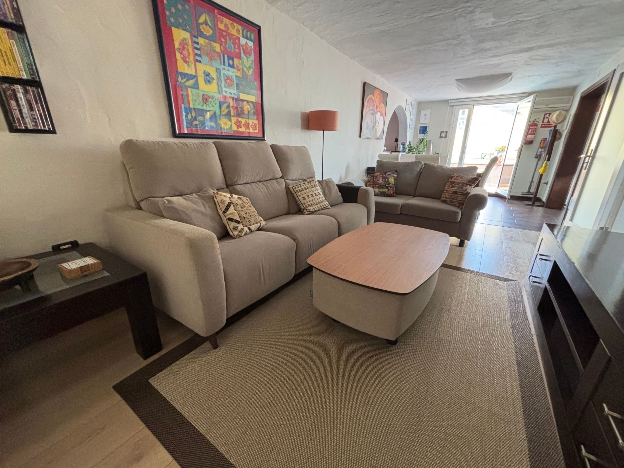 Haus mit beheiztem Schwimmbad, Berg- und Meerblick-Binnen