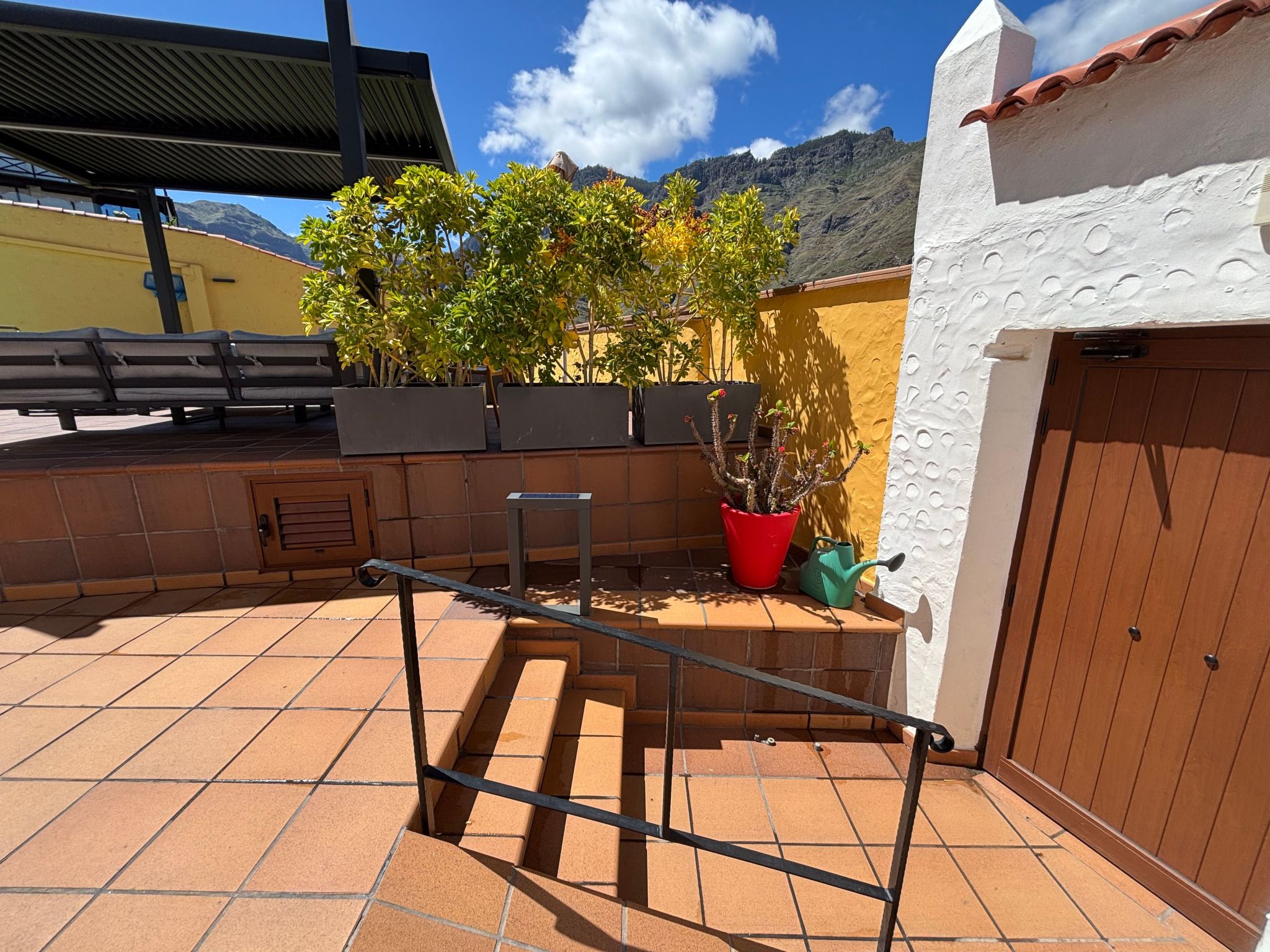 Haus mit beheiztem Schwimmbad, Berg- und Meerblick-Binnen