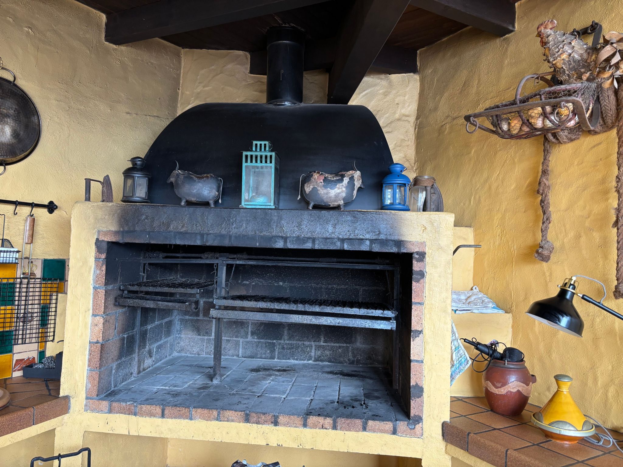 Haus mit beheiztem Schwimmbad, Berg- und Meerblick-Binnen