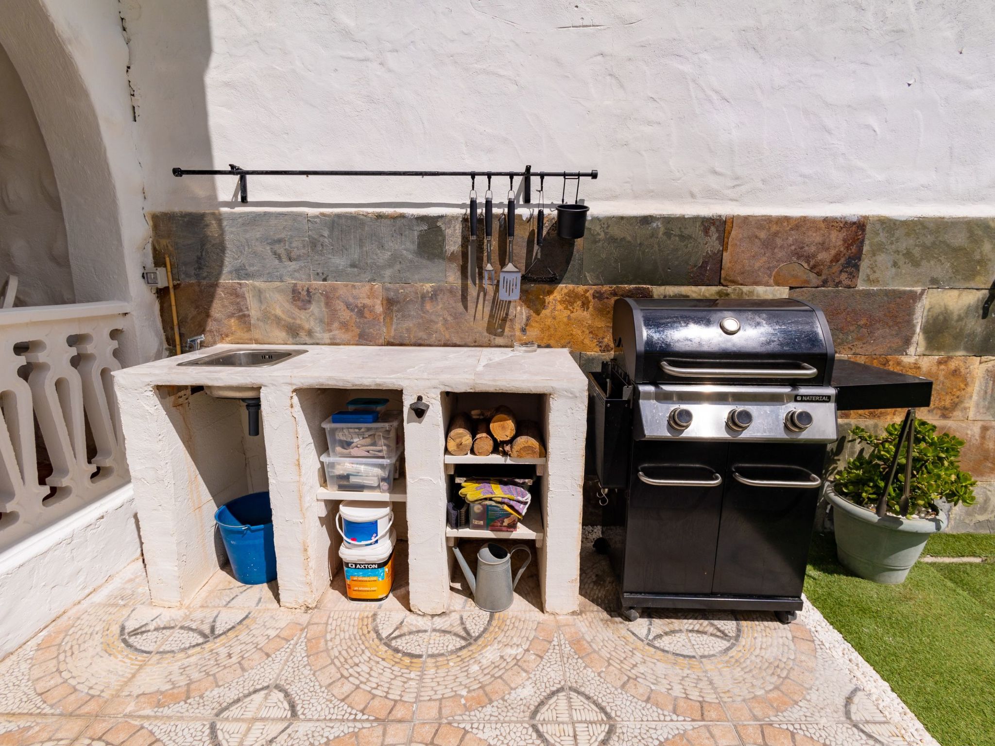 Grosses Haus mit eigenem Pool-Image-tags.info