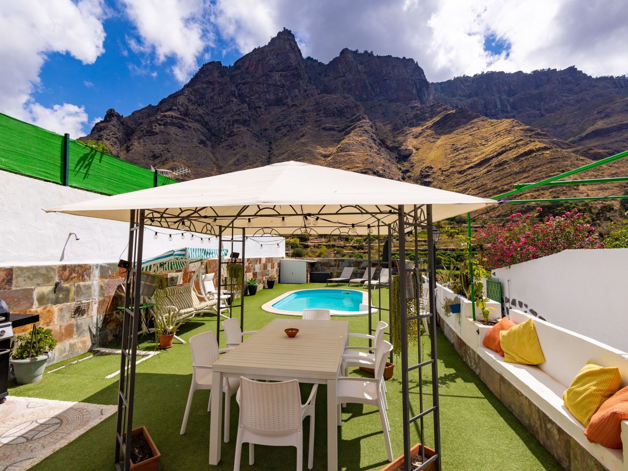 Grosses Haus mit eigenem Pool-Inside