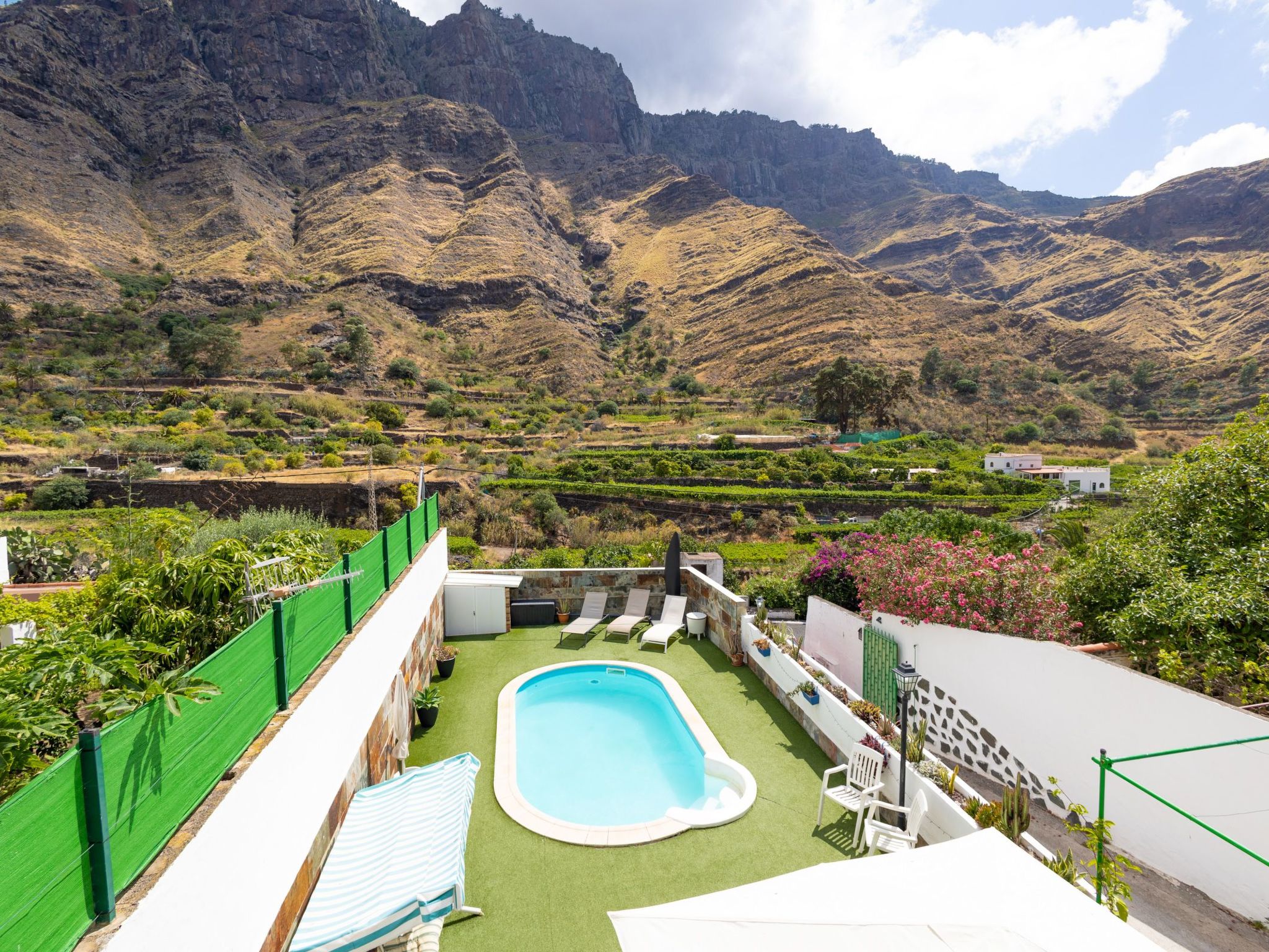 Grosses Haus mit eigenem Pool-Outside