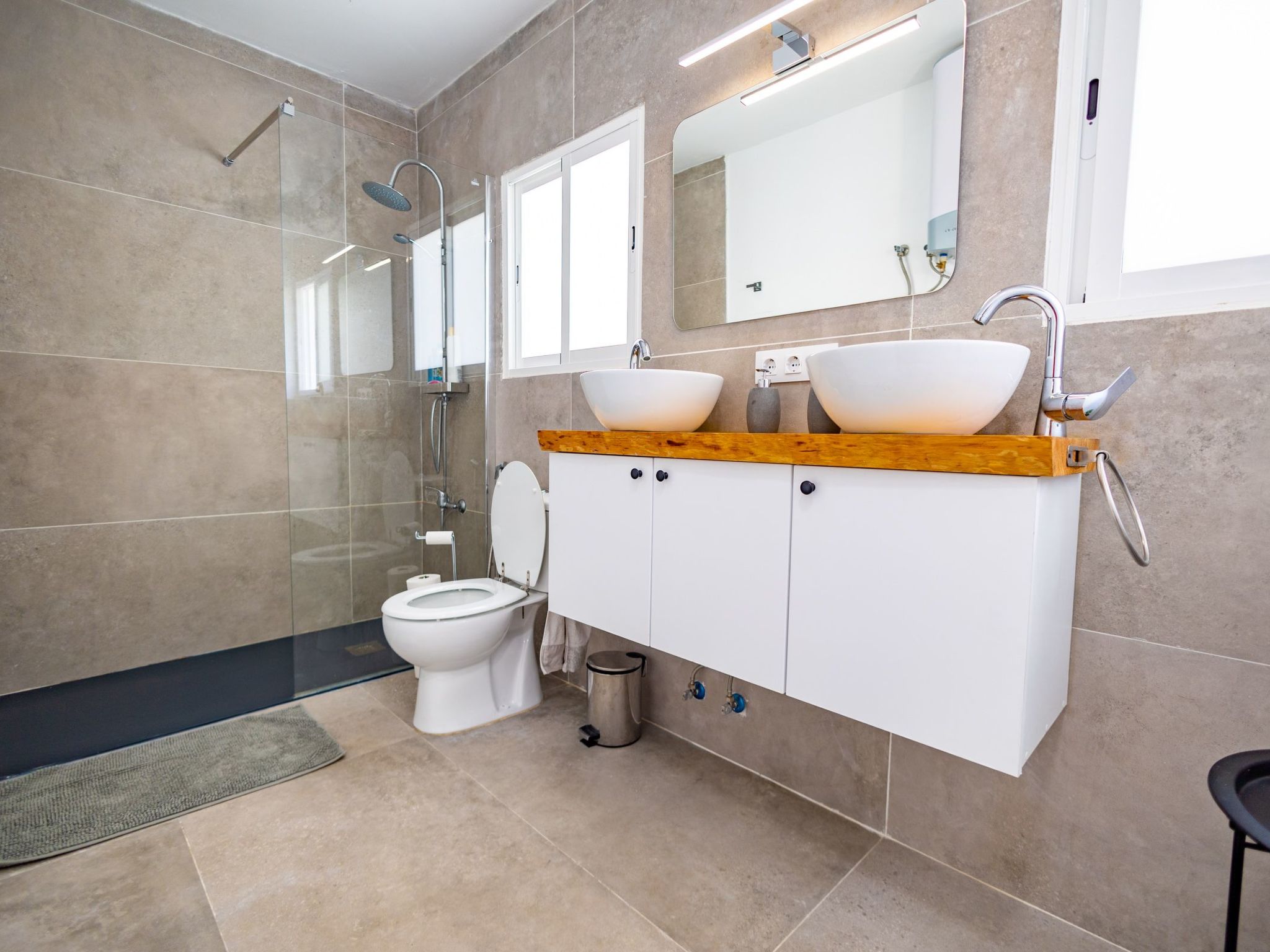 Grosses Haus mit eigenem Pool-Inside