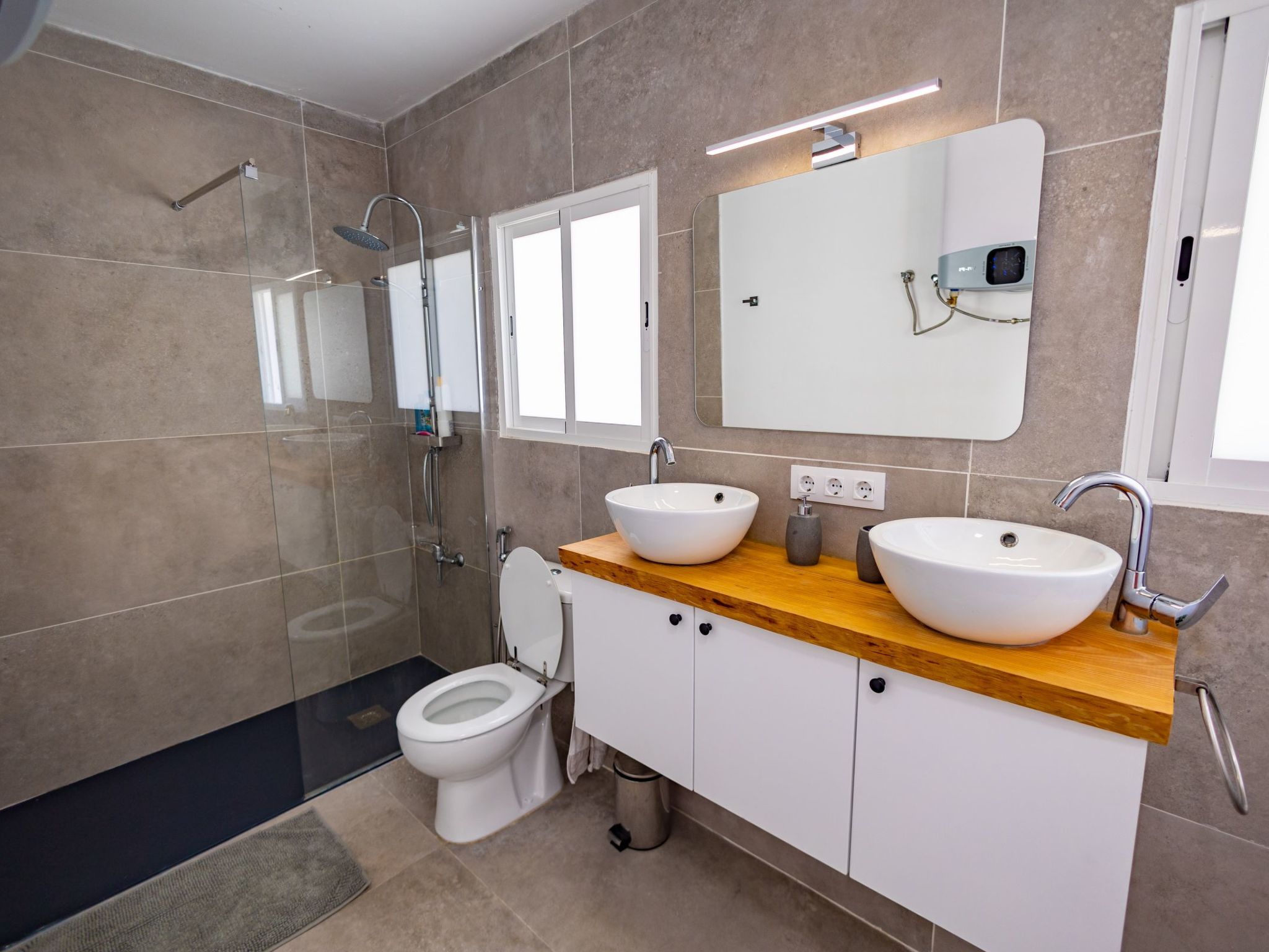 Grosses Haus mit eigenem Pool-Image-tags.info