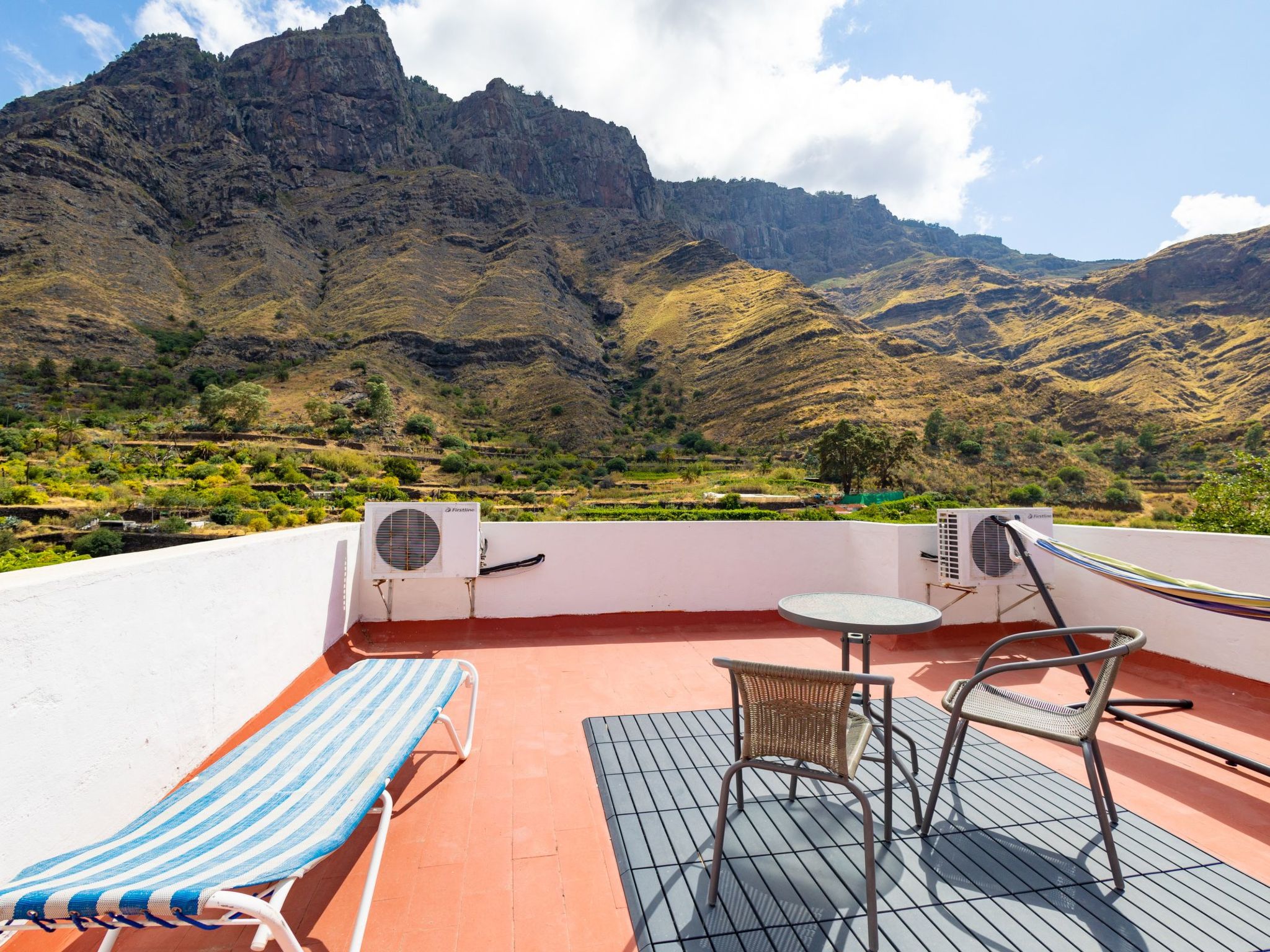 Grosses Haus mit eigenem Pool-Outside