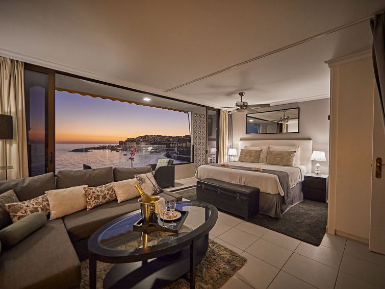 Modernes Strandapartment mit atemberaubendem Meerblick