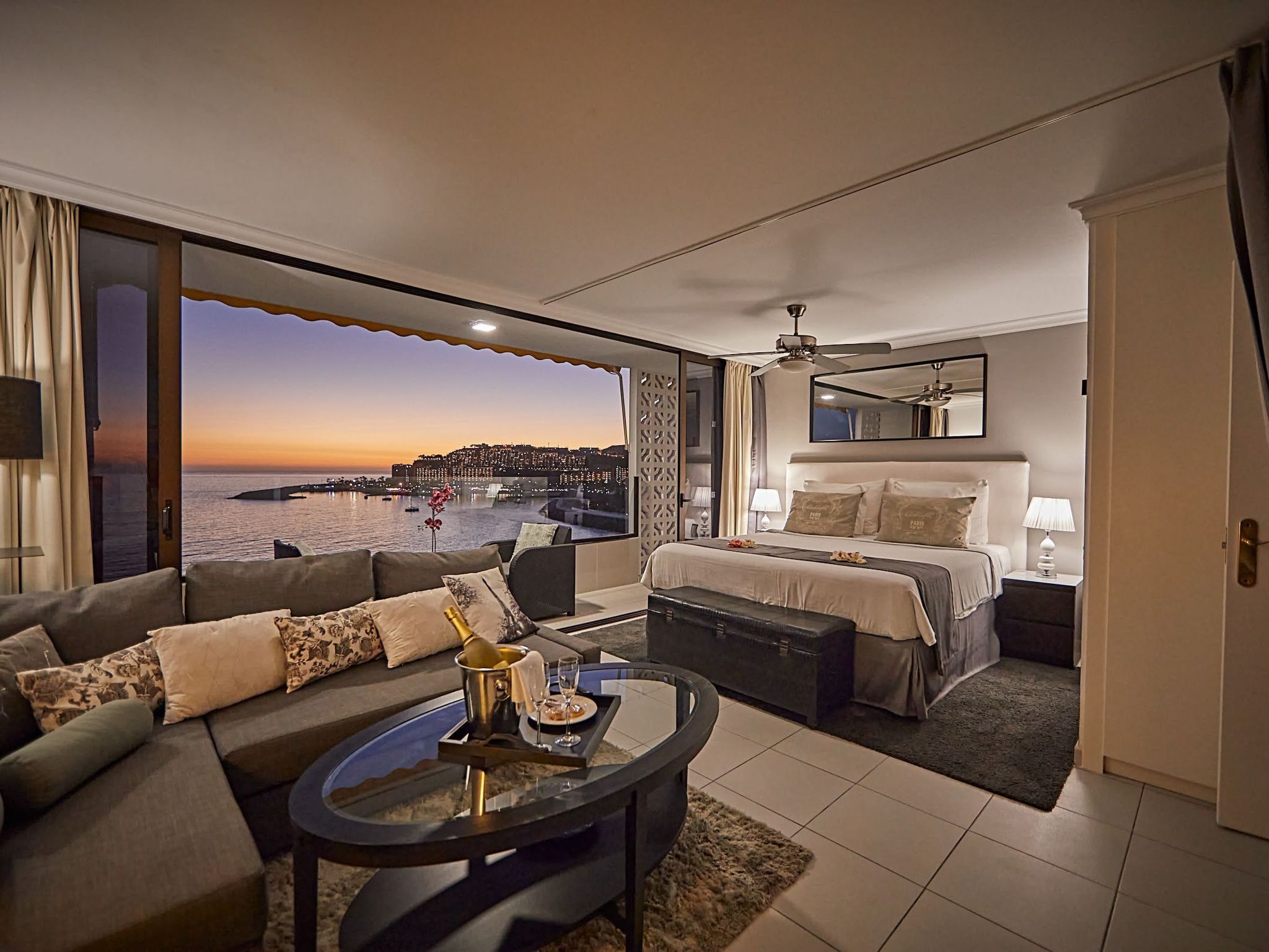 Modernes Strandapartment mit atemberaubendem Meerblick