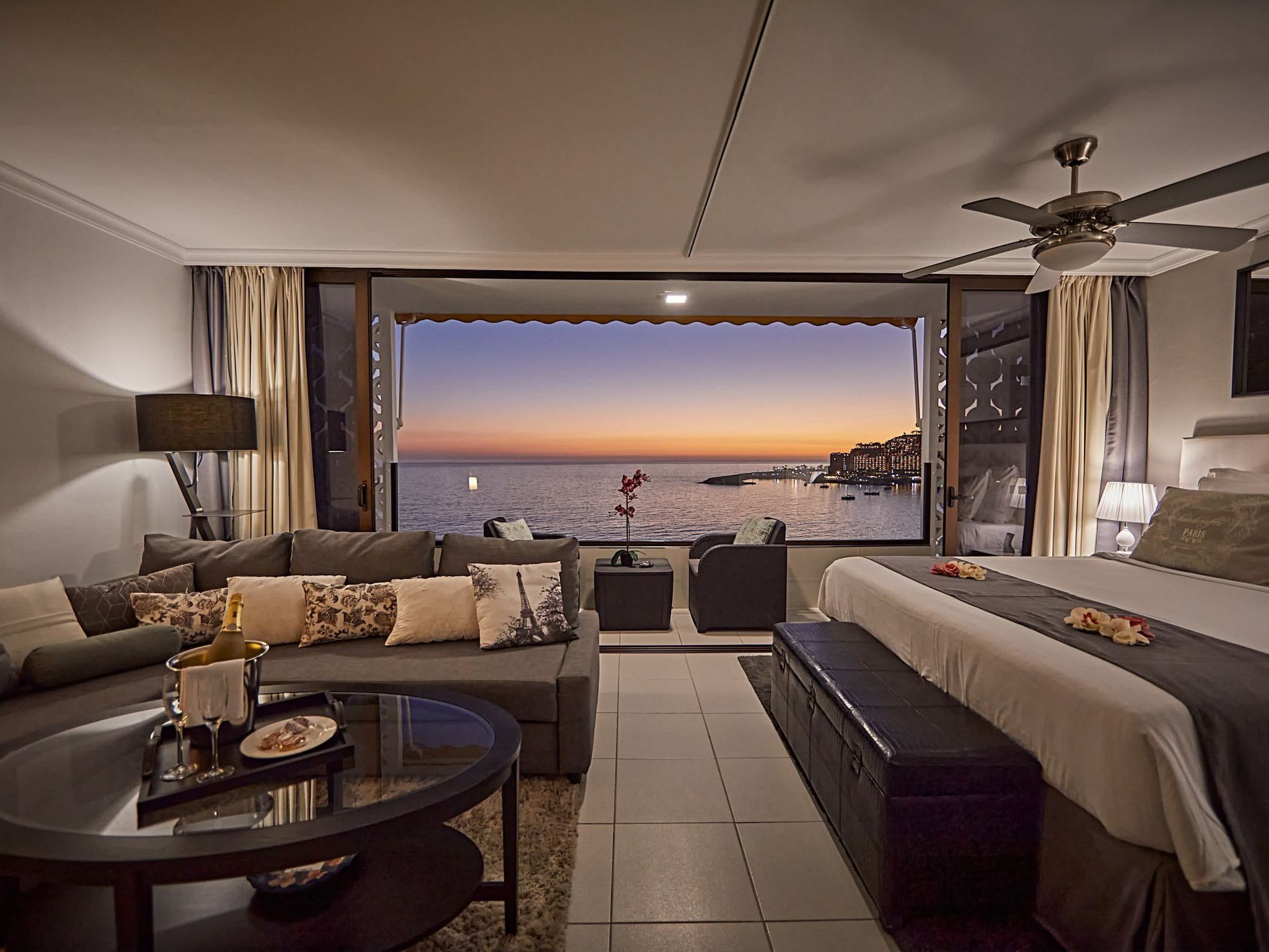 Modernes Strandapartment mit atemberaubendem Meerblick