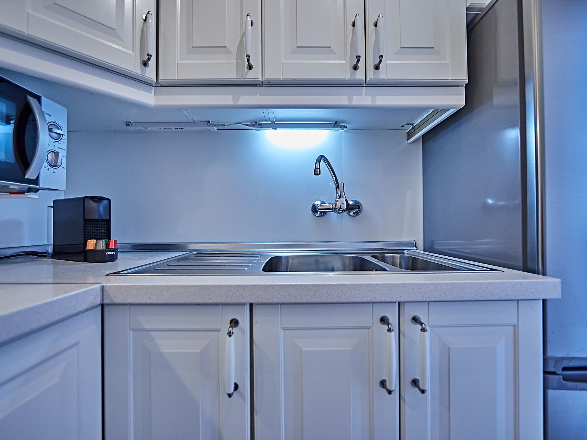 Modernes Strandapartment mit atemberaubendem Meerblick-Binnen